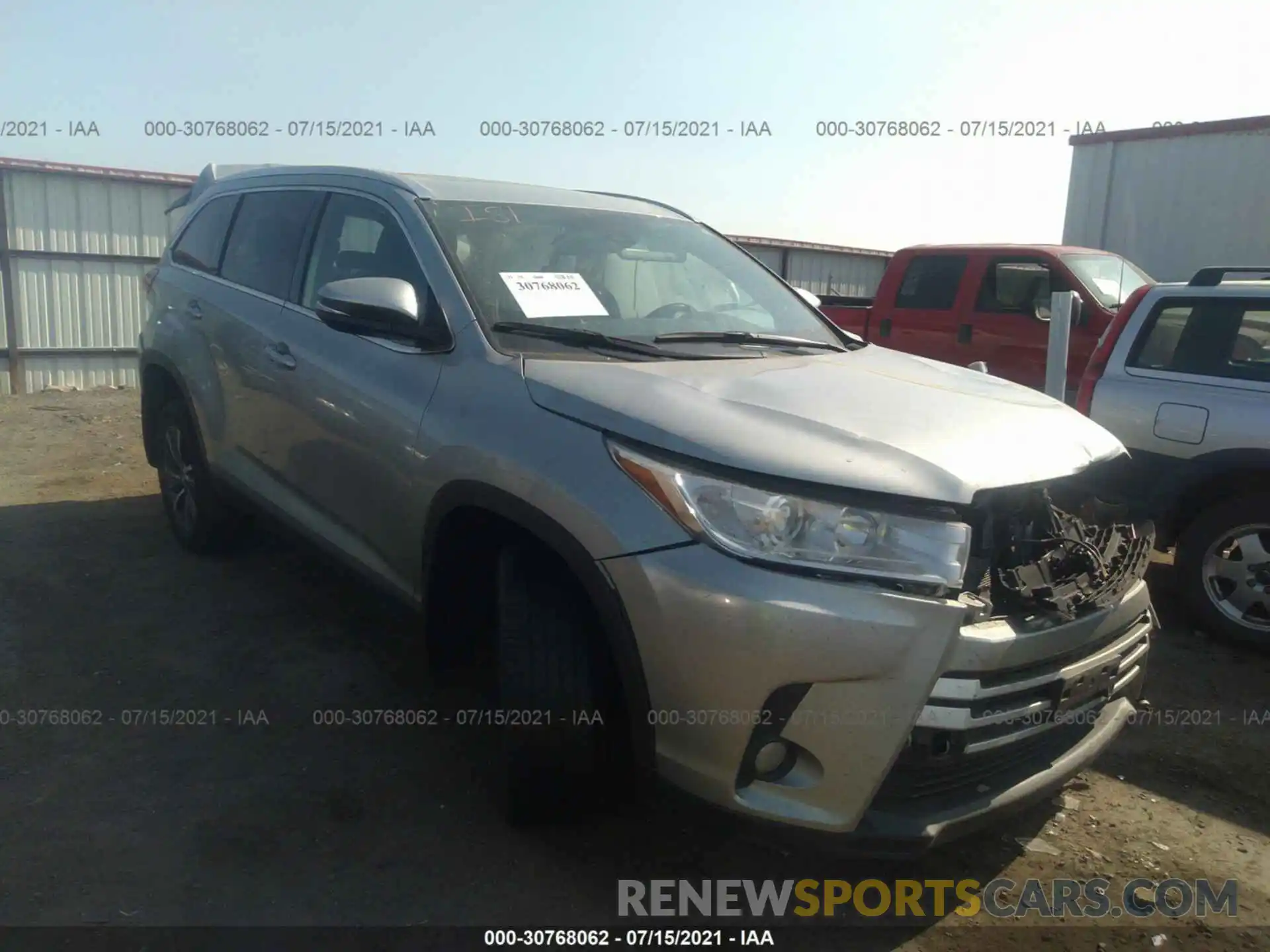 1 Photograph of a damaged car 5TDJZRFH1KS941243 TOYOTA HIGHLANDER 2019