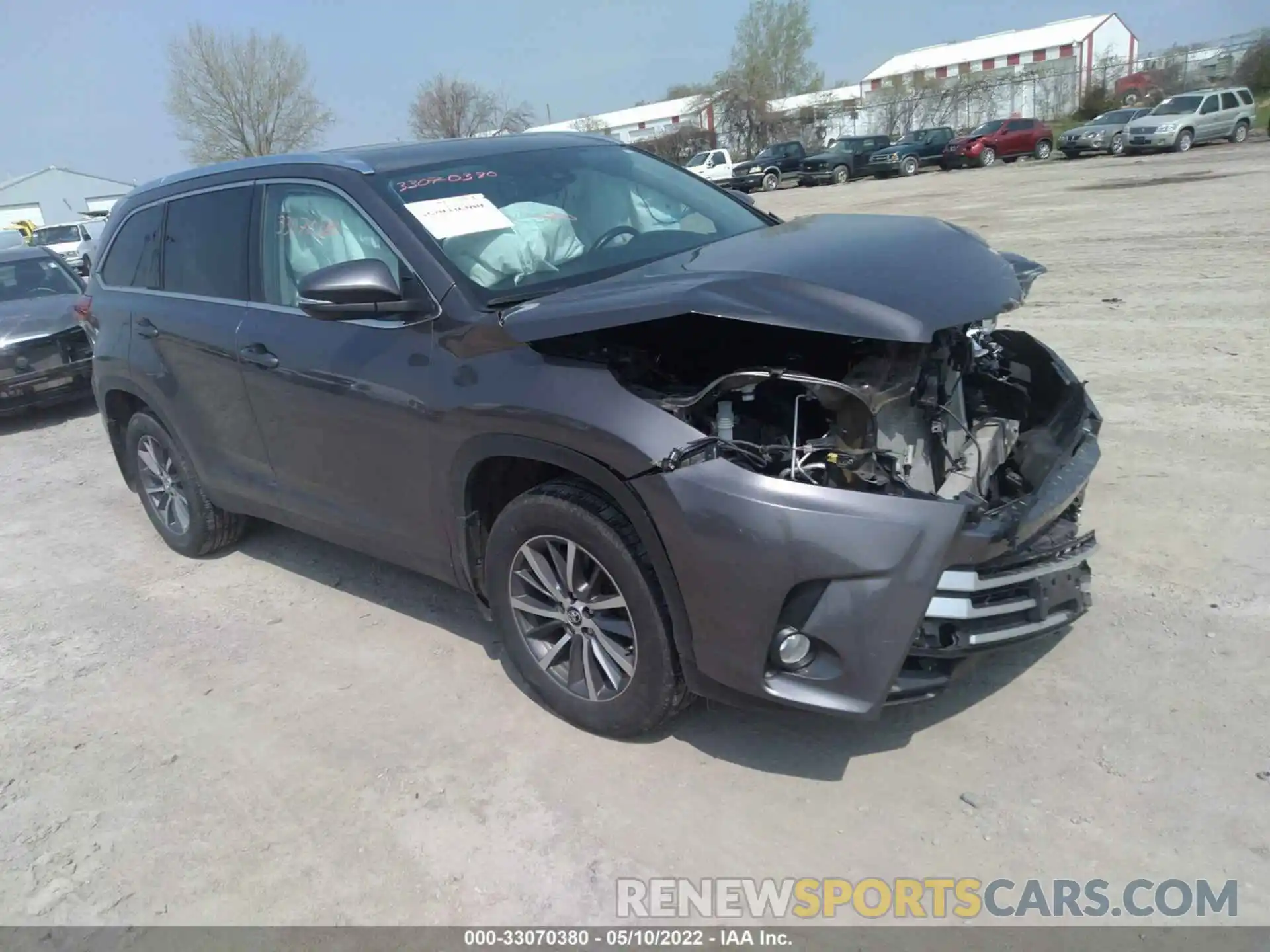 1 Photograph of a damaged car 5TDJZRFH1KS944725 TOYOTA HIGHLANDER 2019