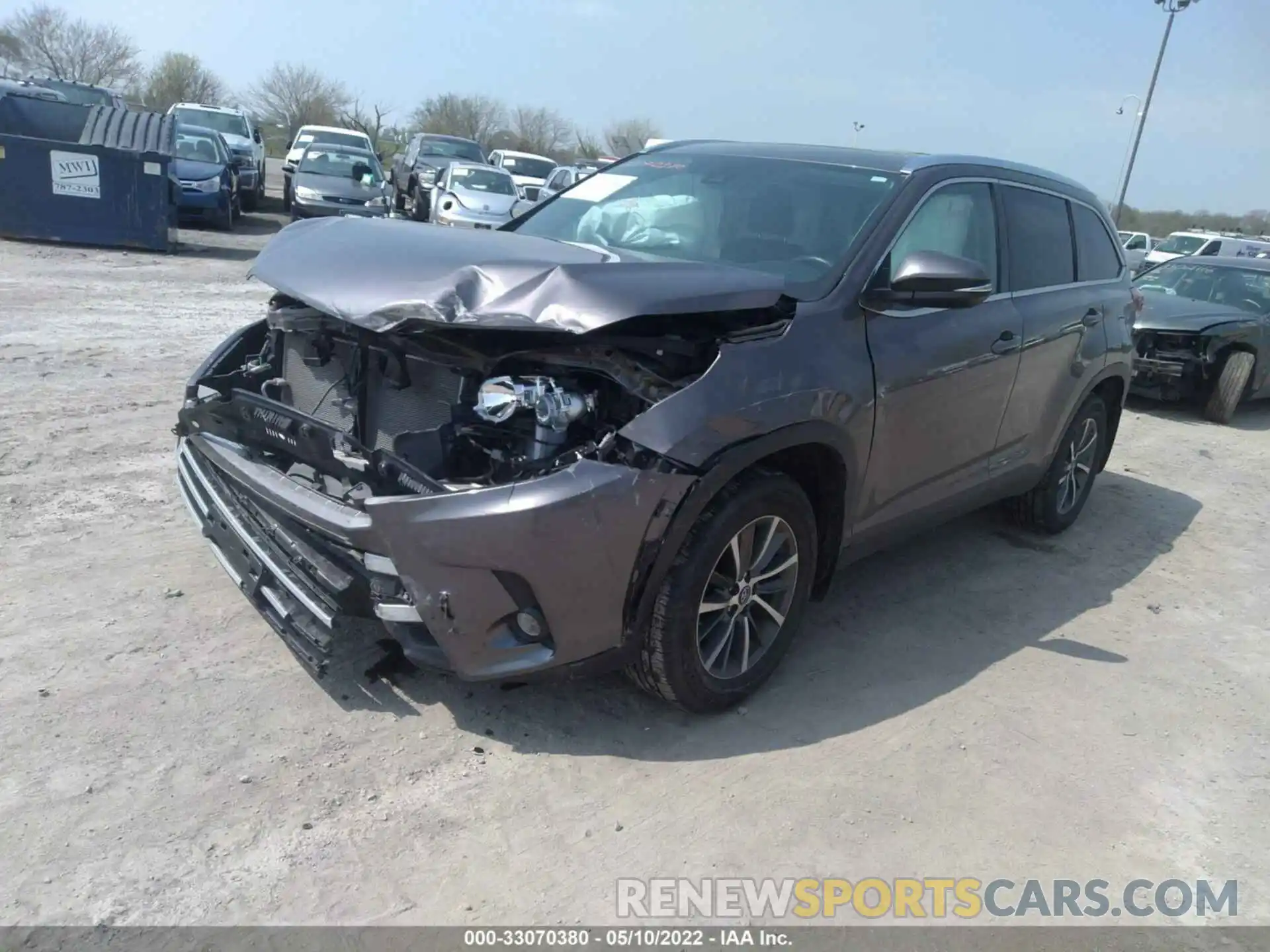 2 Photograph of a damaged car 5TDJZRFH1KS944725 TOYOTA HIGHLANDER 2019