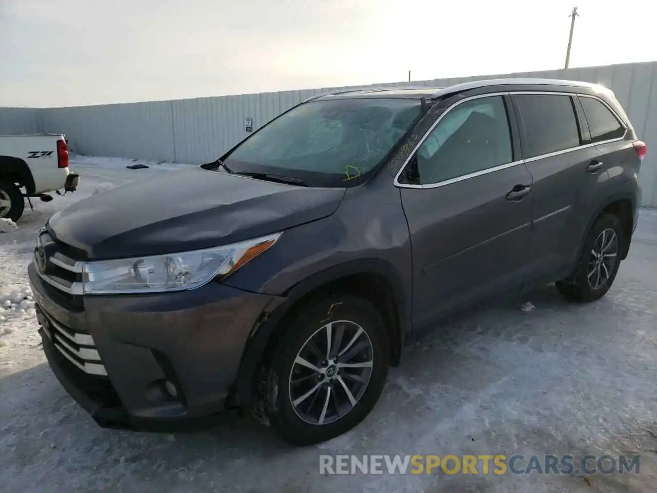 2 Photograph of a damaged car 5TDJZRFH1KS946569 TOYOTA HIGHLANDER 2019