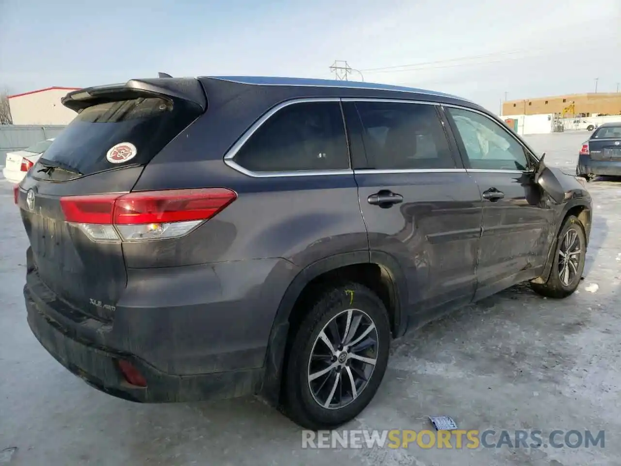 4 Photograph of a damaged car 5TDJZRFH1KS946569 TOYOTA HIGHLANDER 2019