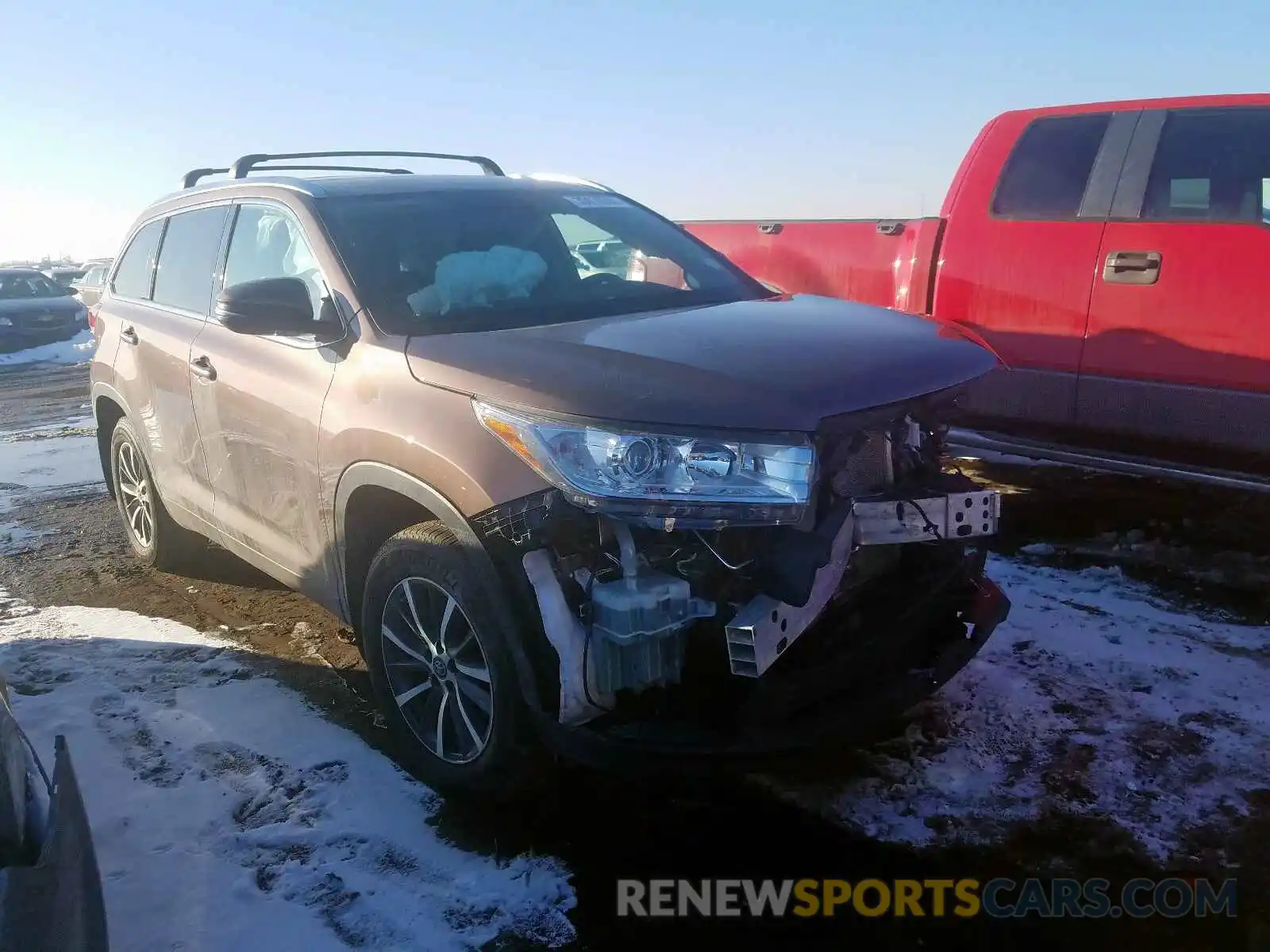 1 Photograph of a damaged car 5TDJZRFH1KS947057 TOYOTA HIGHLANDER 2019