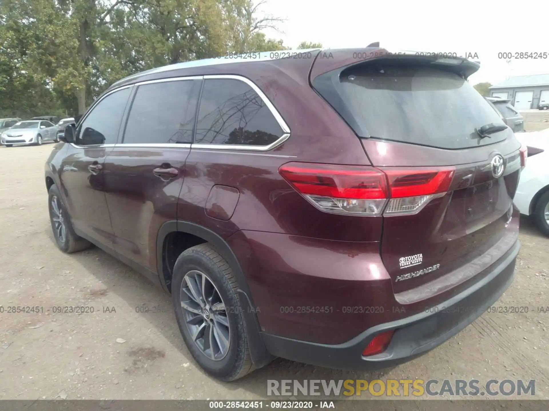 3 Photograph of a damaged car 5TDJZRFH1KS947365 TOYOTA HIGHLANDER 2019