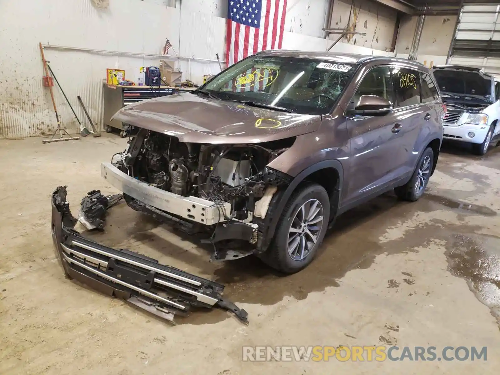 2 Photograph of a damaged car 5TDJZRFH1KS949780 TOYOTA HIGHLANDER 2019