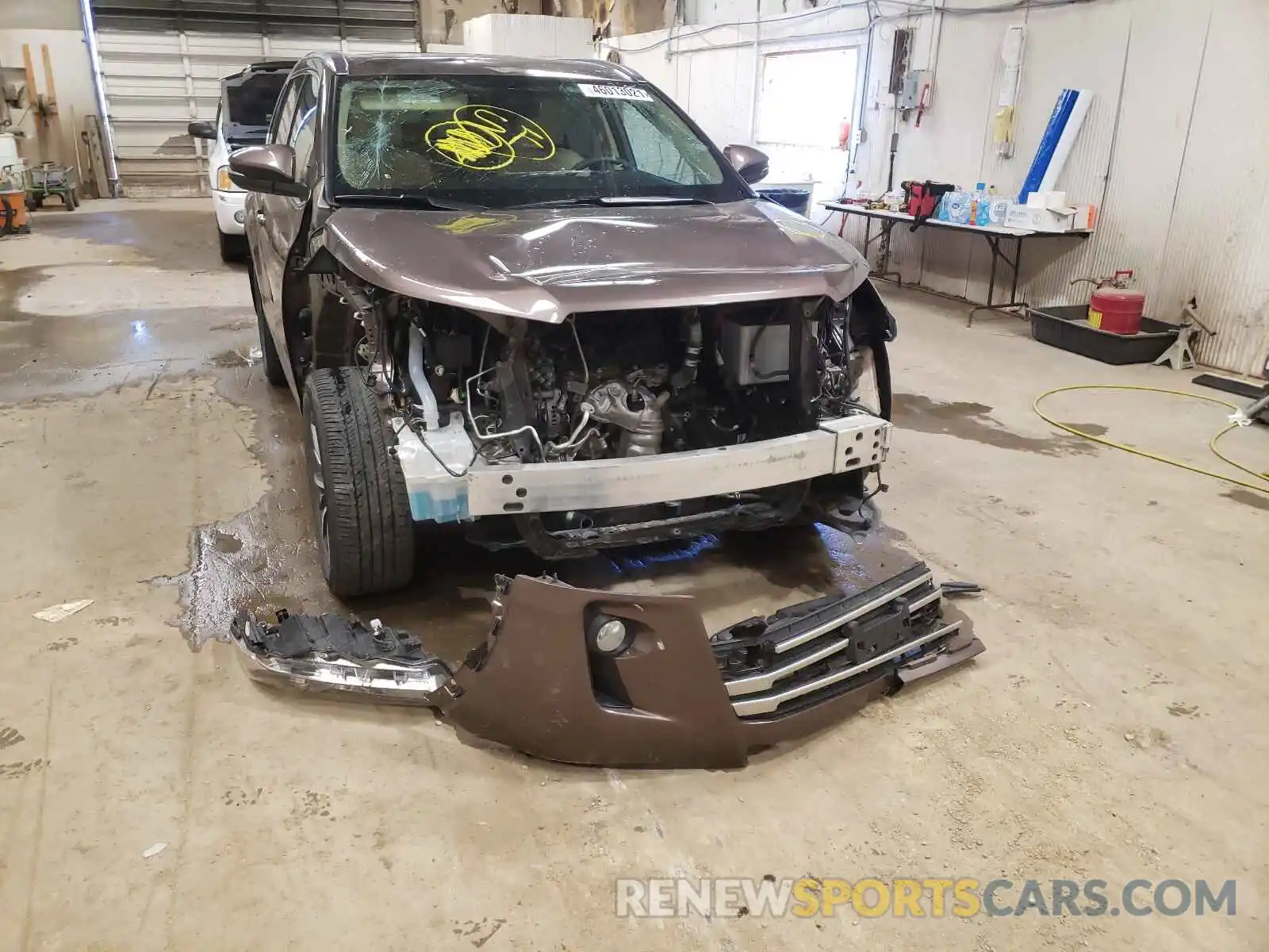 9 Photograph of a damaged car 5TDJZRFH1KS949780 TOYOTA HIGHLANDER 2019