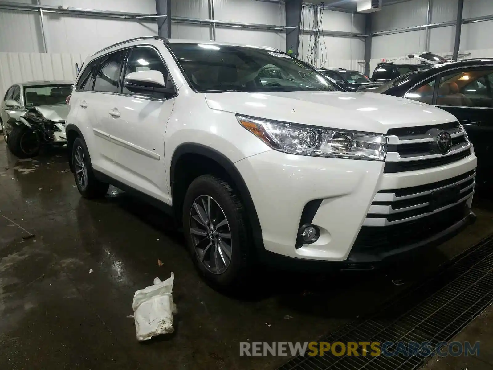 1 Photograph of a damaged car 5TDJZRFH1KS950556 TOYOTA HIGHLANDER 2019