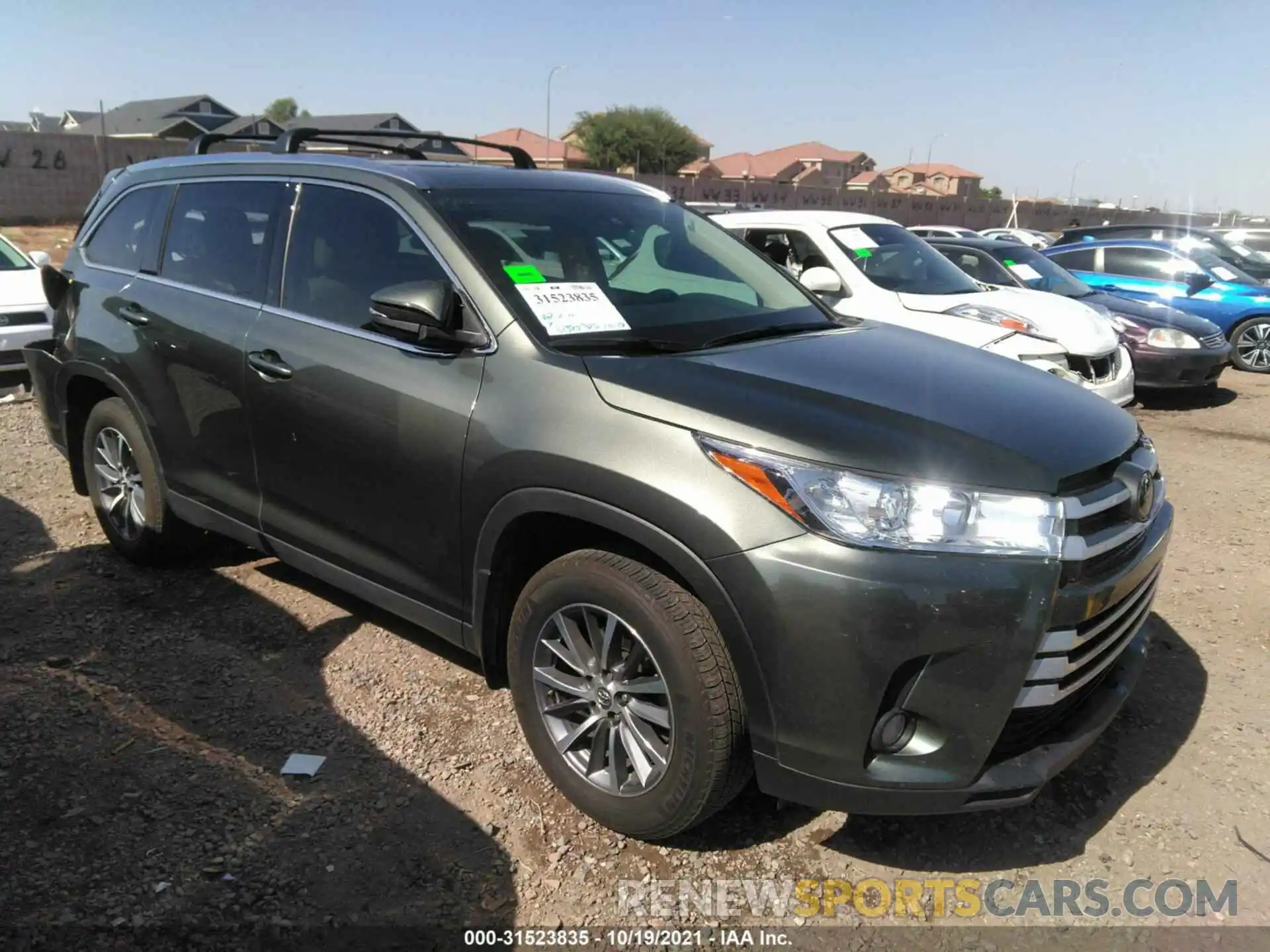 1 Photograph of a damaged car 5TDJZRFH1KS956986 TOYOTA HIGHLANDER 2019