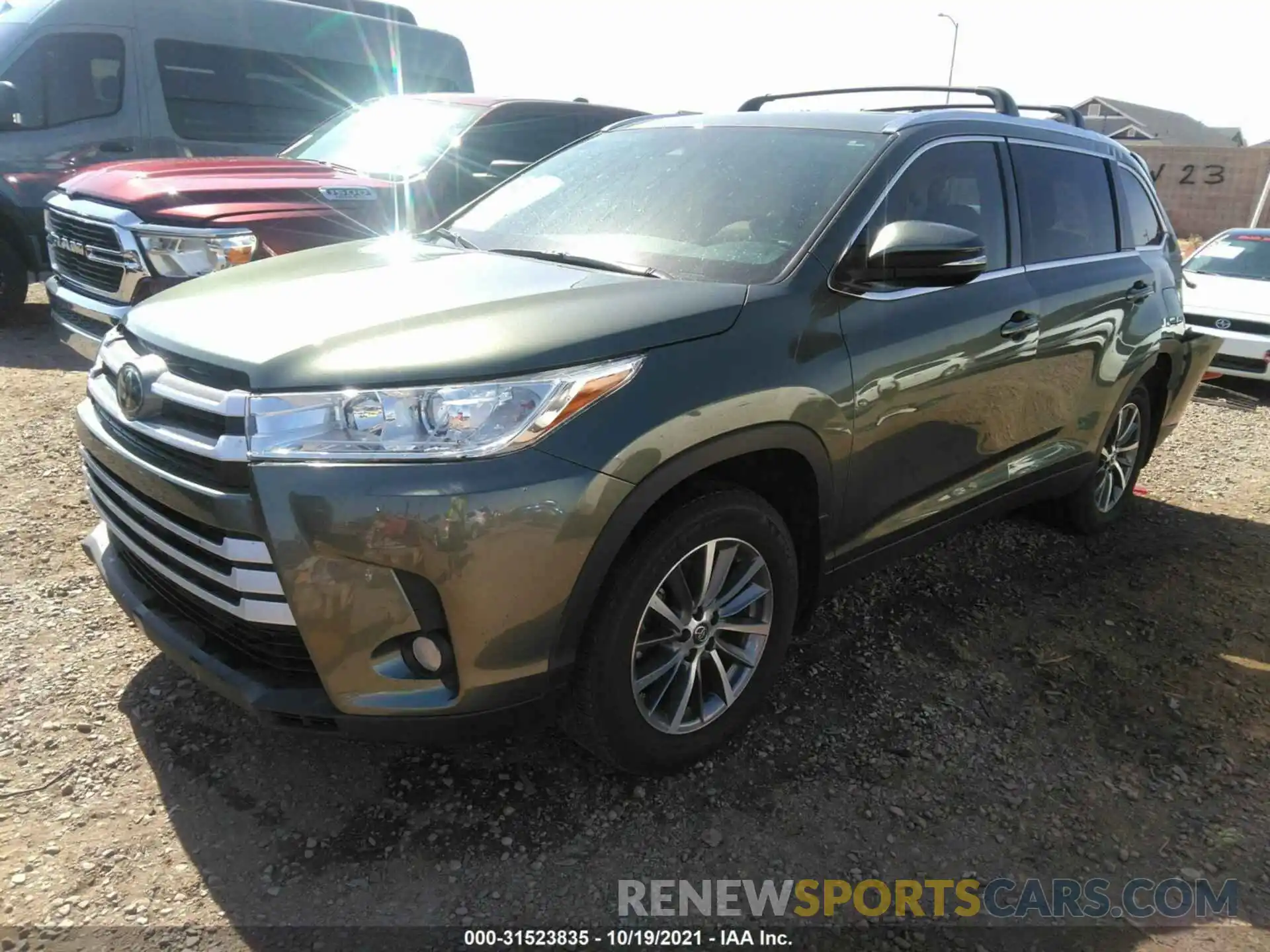 2 Photograph of a damaged car 5TDJZRFH1KS956986 TOYOTA HIGHLANDER 2019