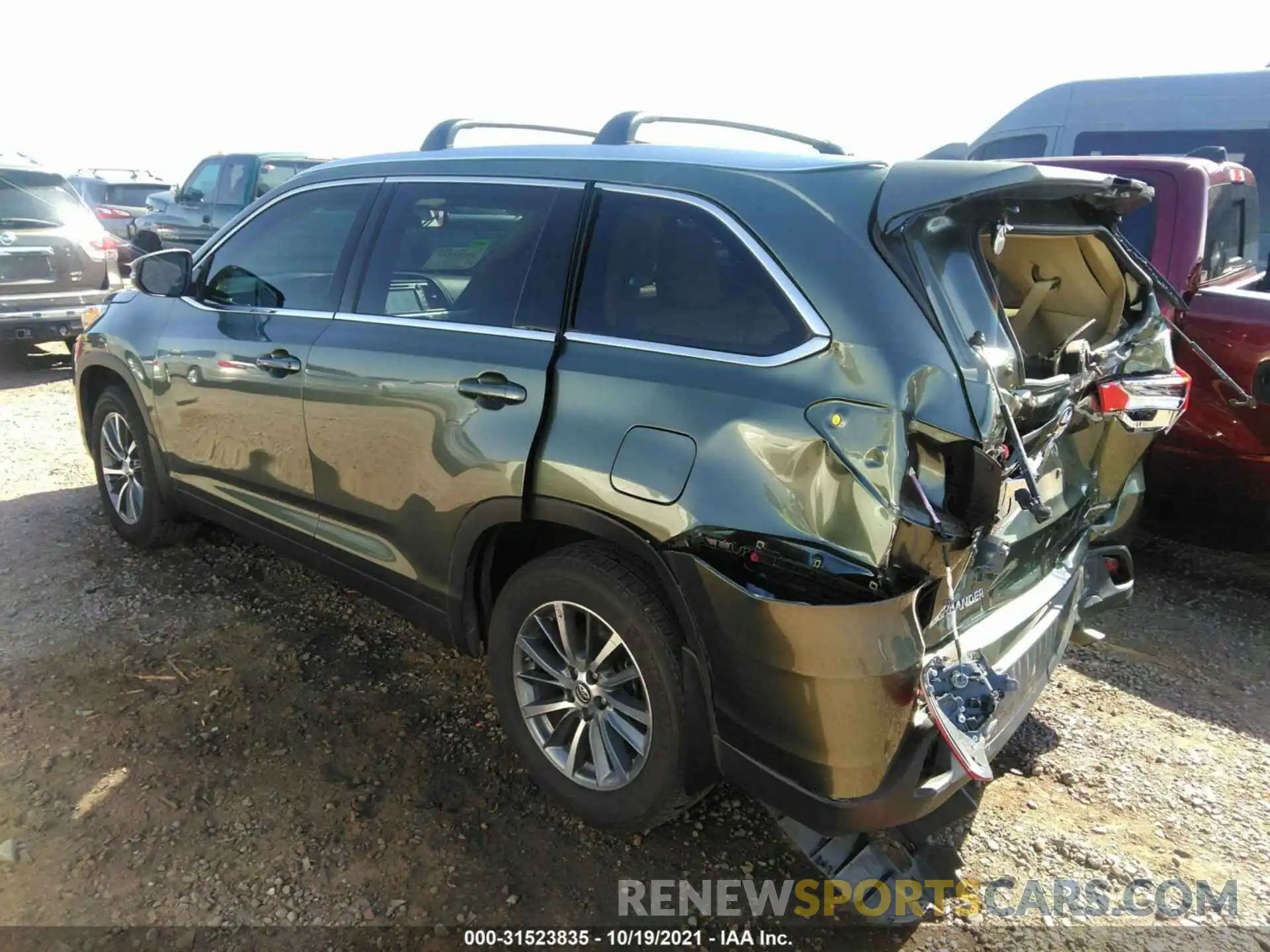 3 Photograph of a damaged car 5TDJZRFH1KS956986 TOYOTA HIGHLANDER 2019