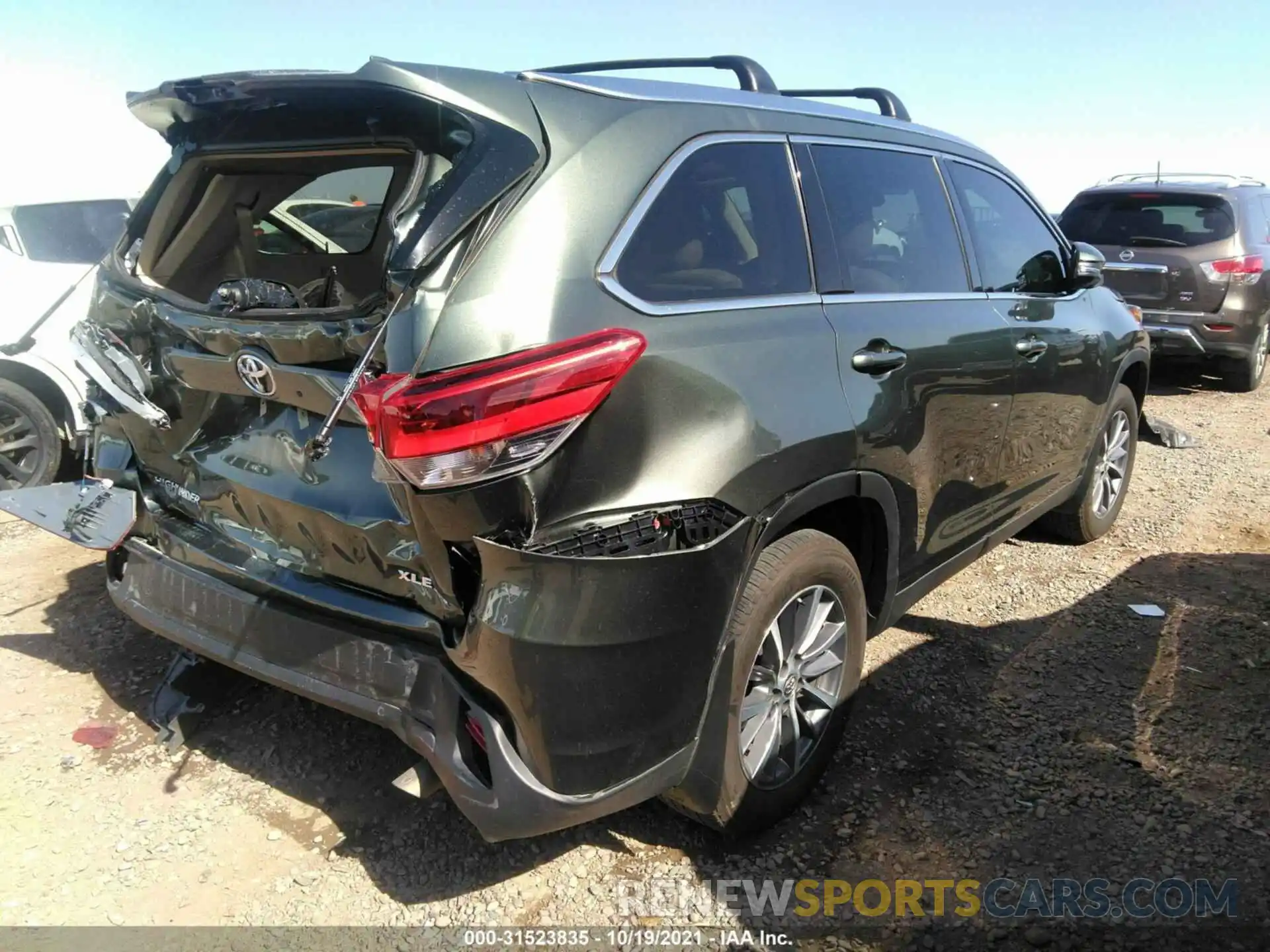 4 Photograph of a damaged car 5TDJZRFH1KS956986 TOYOTA HIGHLANDER 2019