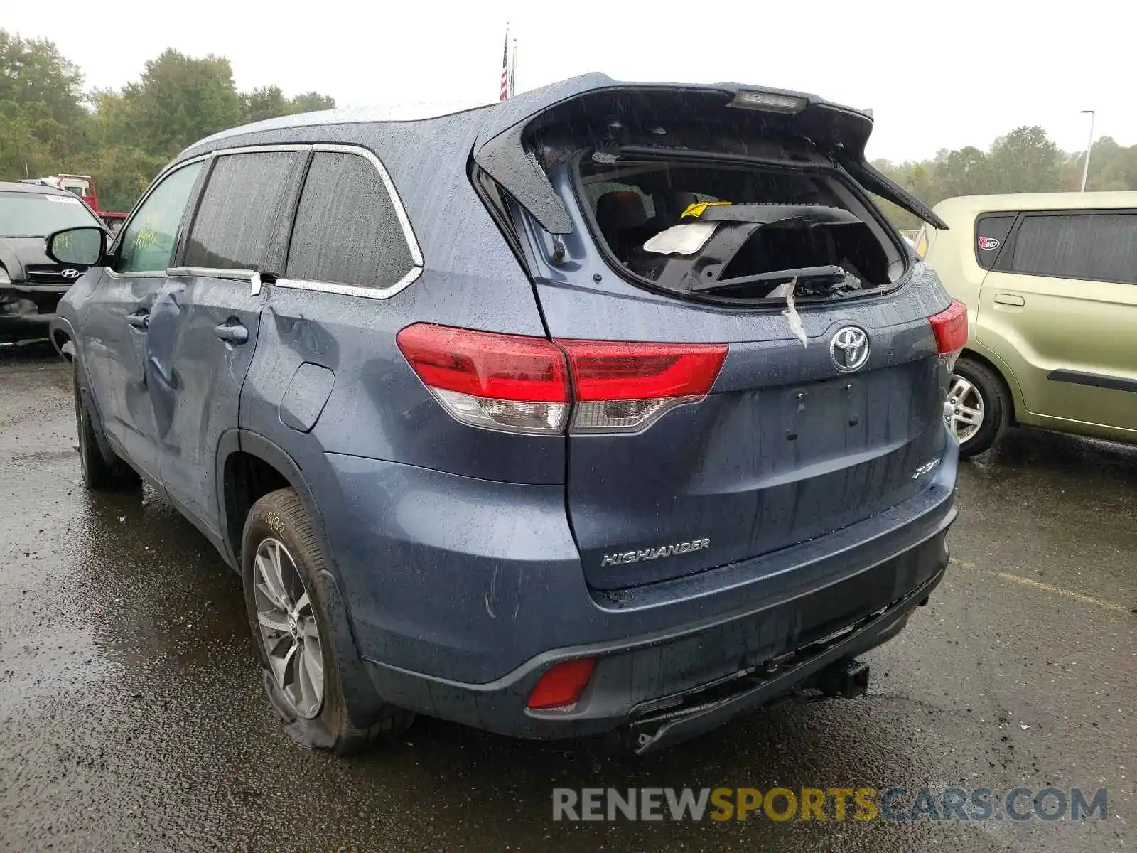 3 Photograph of a damaged car 5TDJZRFH1KS957264 TOYOTA HIGHLANDER 2019