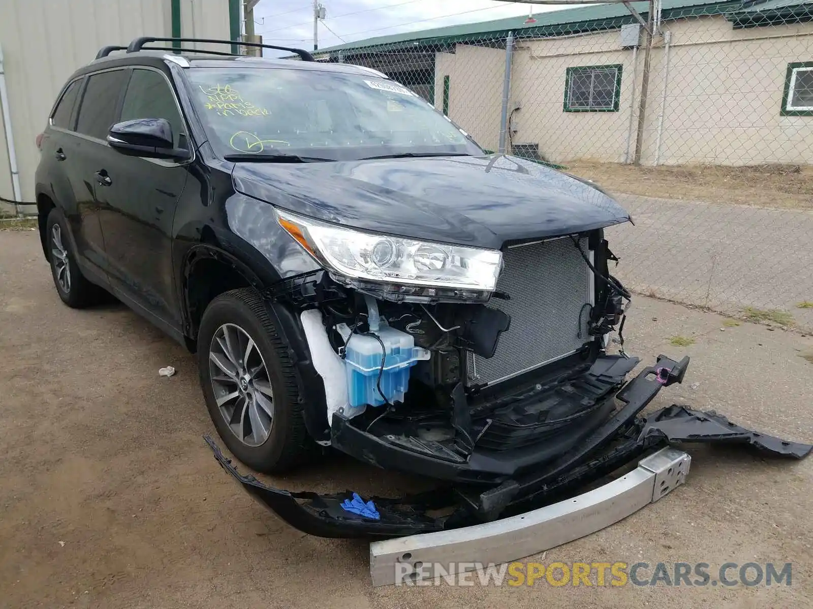 1 Photograph of a damaged car 5TDJZRFH1KS957331 TOYOTA HIGHLANDER 2019