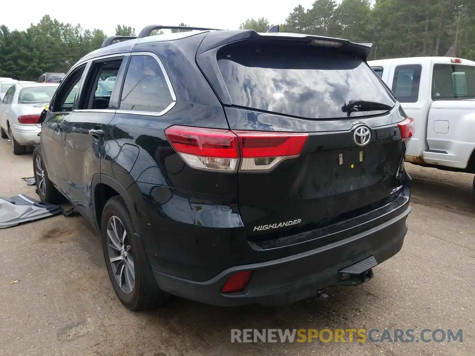 3 Photograph of a damaged car 5TDJZRFH1KS957331 TOYOTA HIGHLANDER 2019