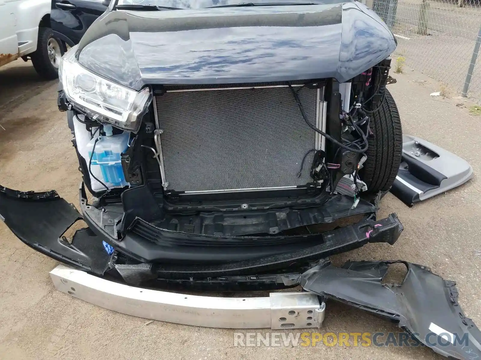 9 Photograph of a damaged car 5TDJZRFH1KS957331 TOYOTA HIGHLANDER 2019