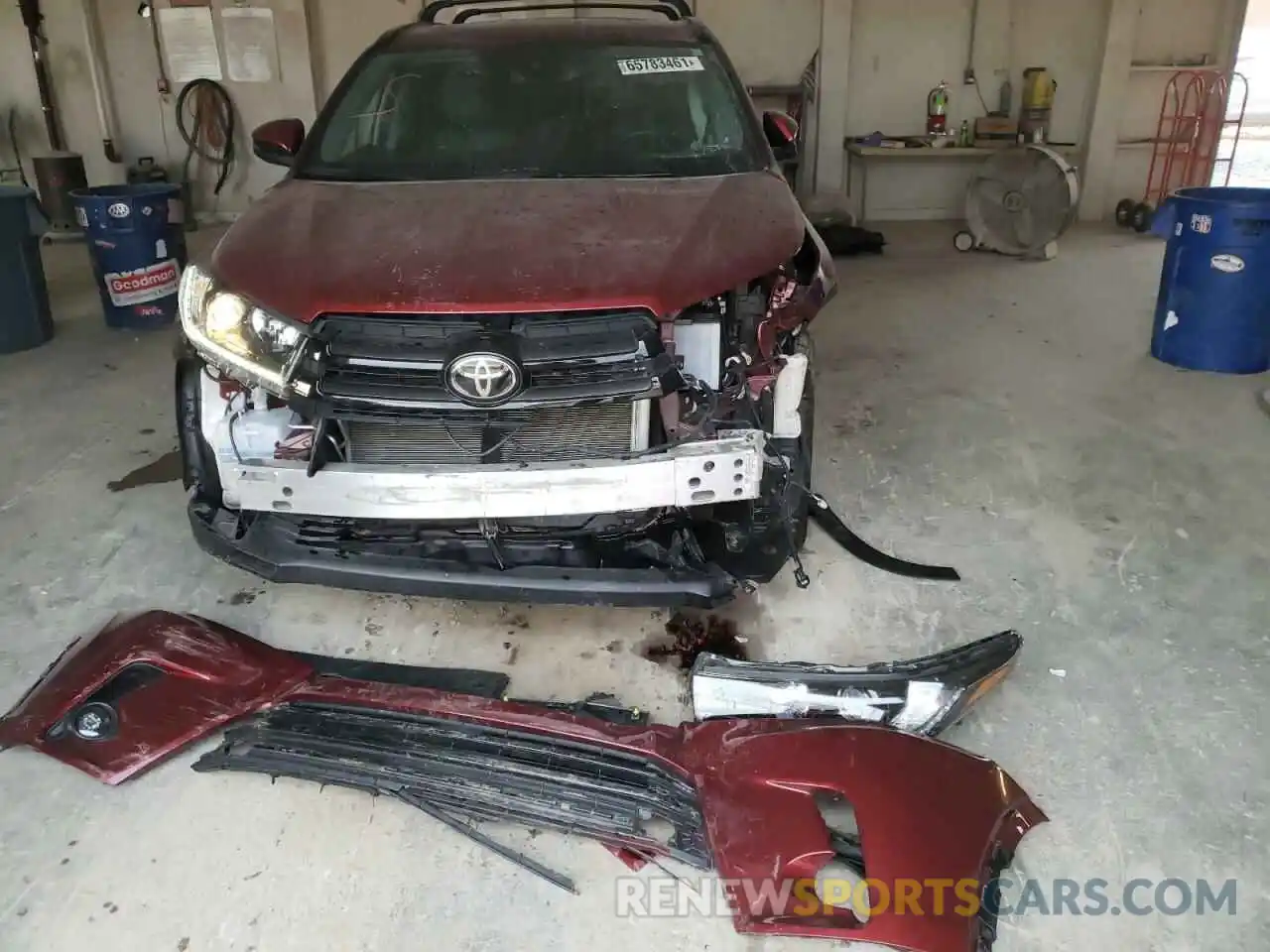 9 Photograph of a damaged car 5TDJZRFH1KS957703 TOYOTA HIGHLANDER 2019