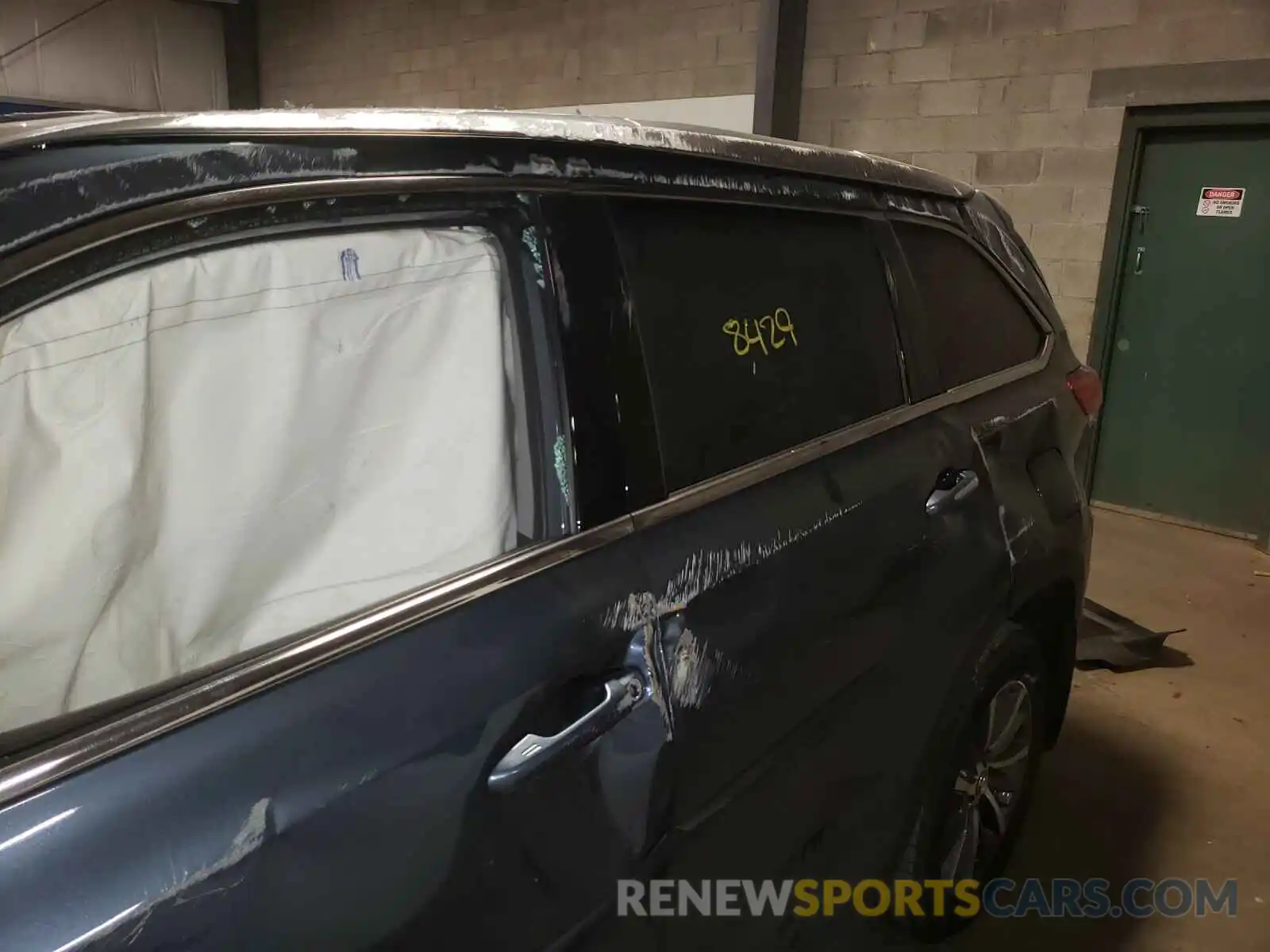 10 Photograph of a damaged car 5TDJZRFH1KS960519 TOYOTA HIGHLANDER 2019