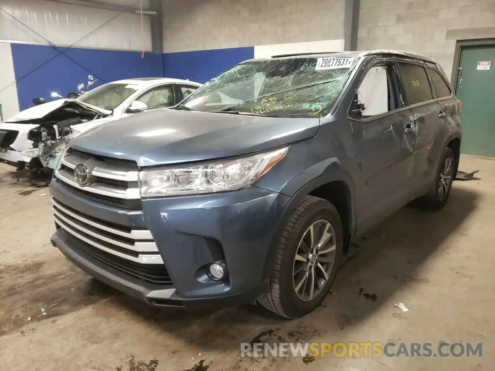 2 Photograph of a damaged car 5TDJZRFH1KS960519 TOYOTA HIGHLANDER 2019