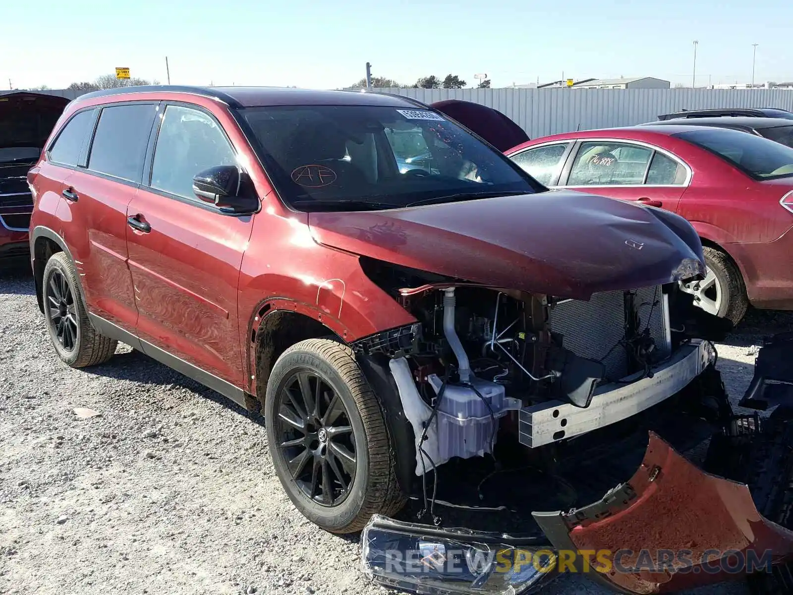 1 Photograph of a damaged car 5TDJZRFH1KS961363 TOYOTA HIGHLANDER 2019