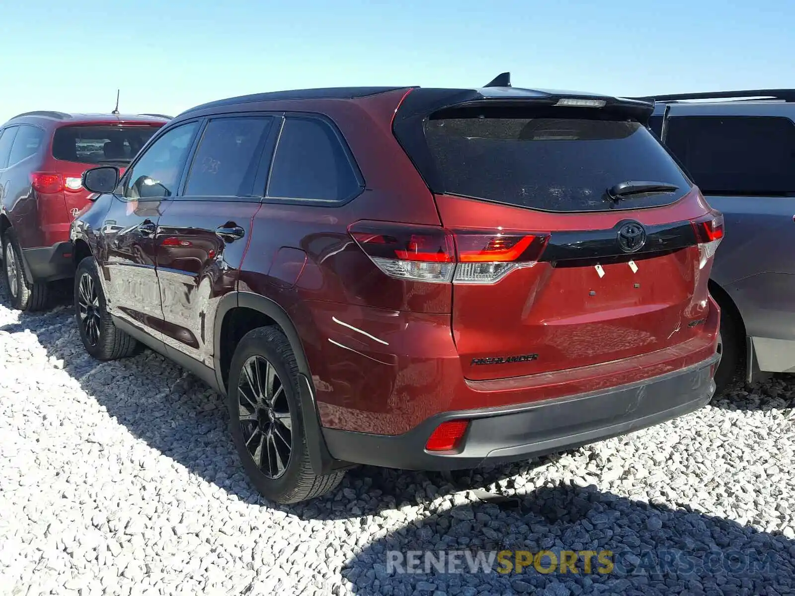 3 Photograph of a damaged car 5TDJZRFH1KS961363 TOYOTA HIGHLANDER 2019