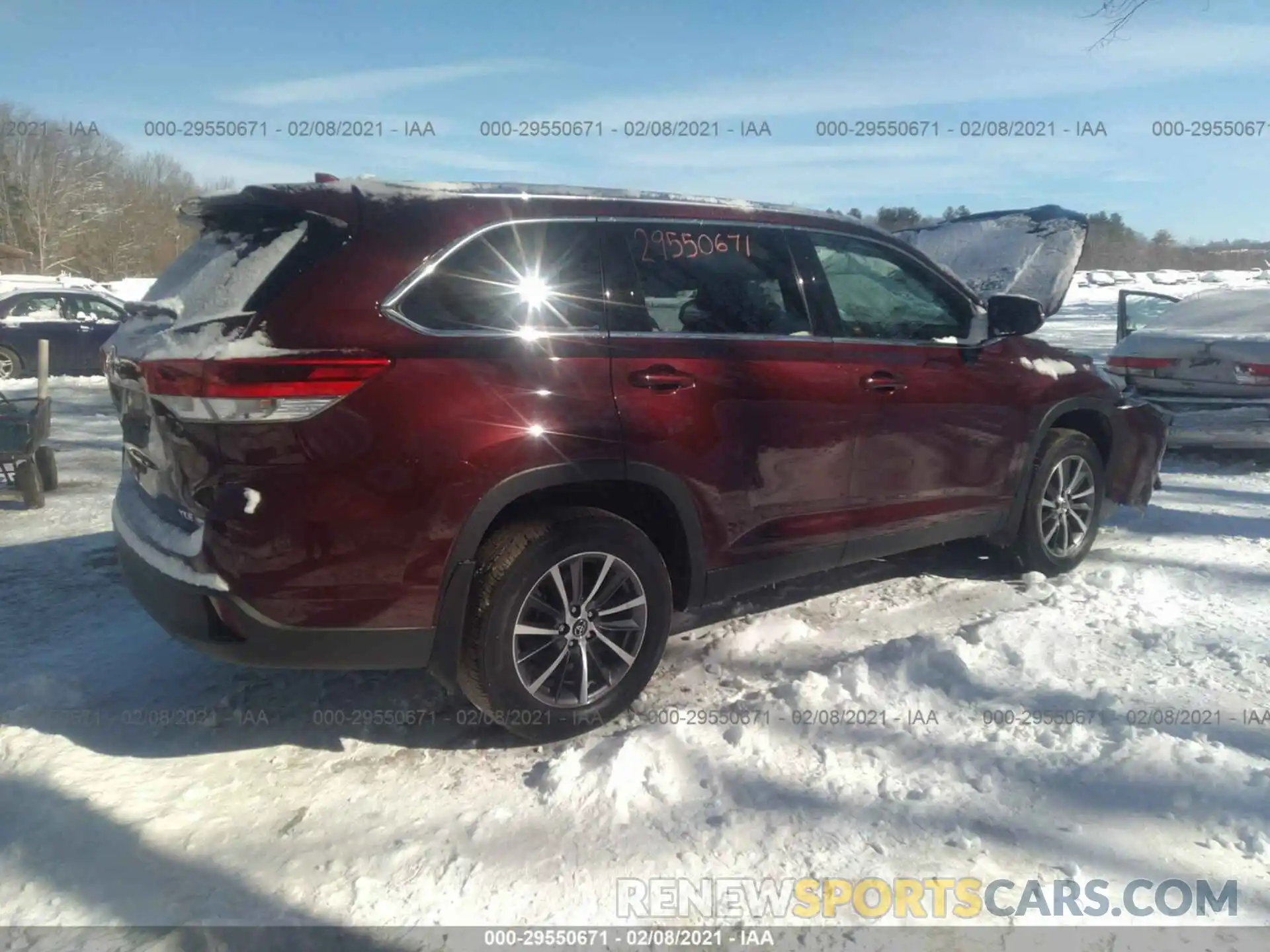 4 Photograph of a damaged car 5TDJZRFH1KS962058 TOYOTA HIGHLANDER 2019