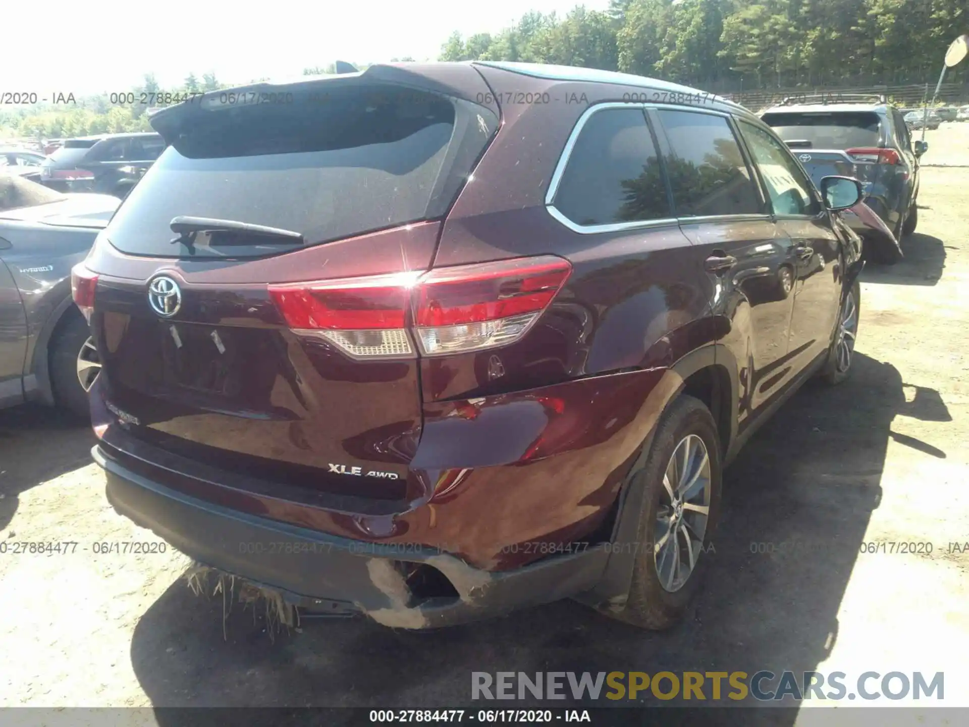 4 Photograph of a damaged car 5TDJZRFH1KS965820 TOYOTA HIGHLANDER 2019