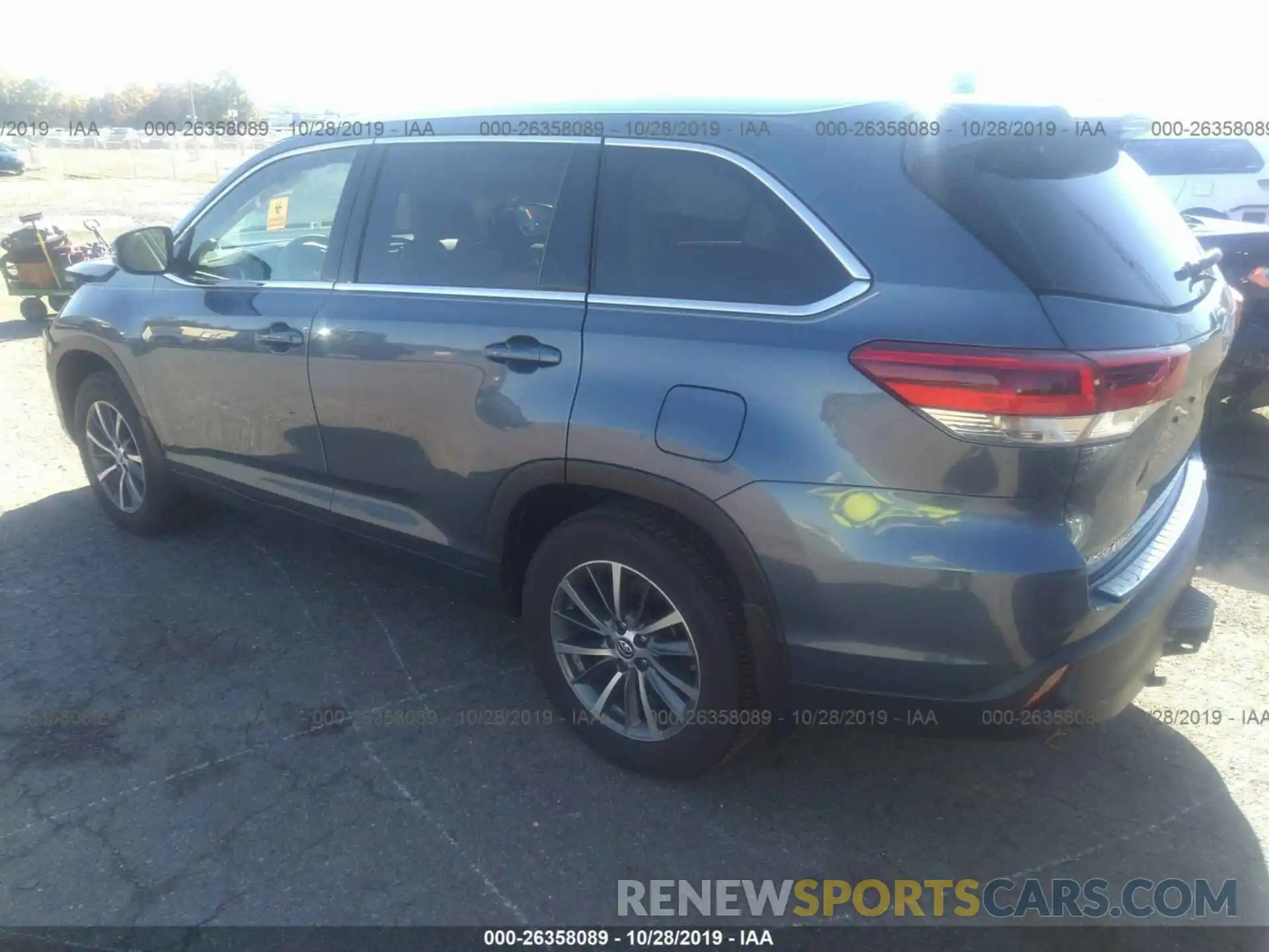 3 Photograph of a damaged car 5TDJZRFH1KS967969 TOYOTA HIGHLANDER 2019