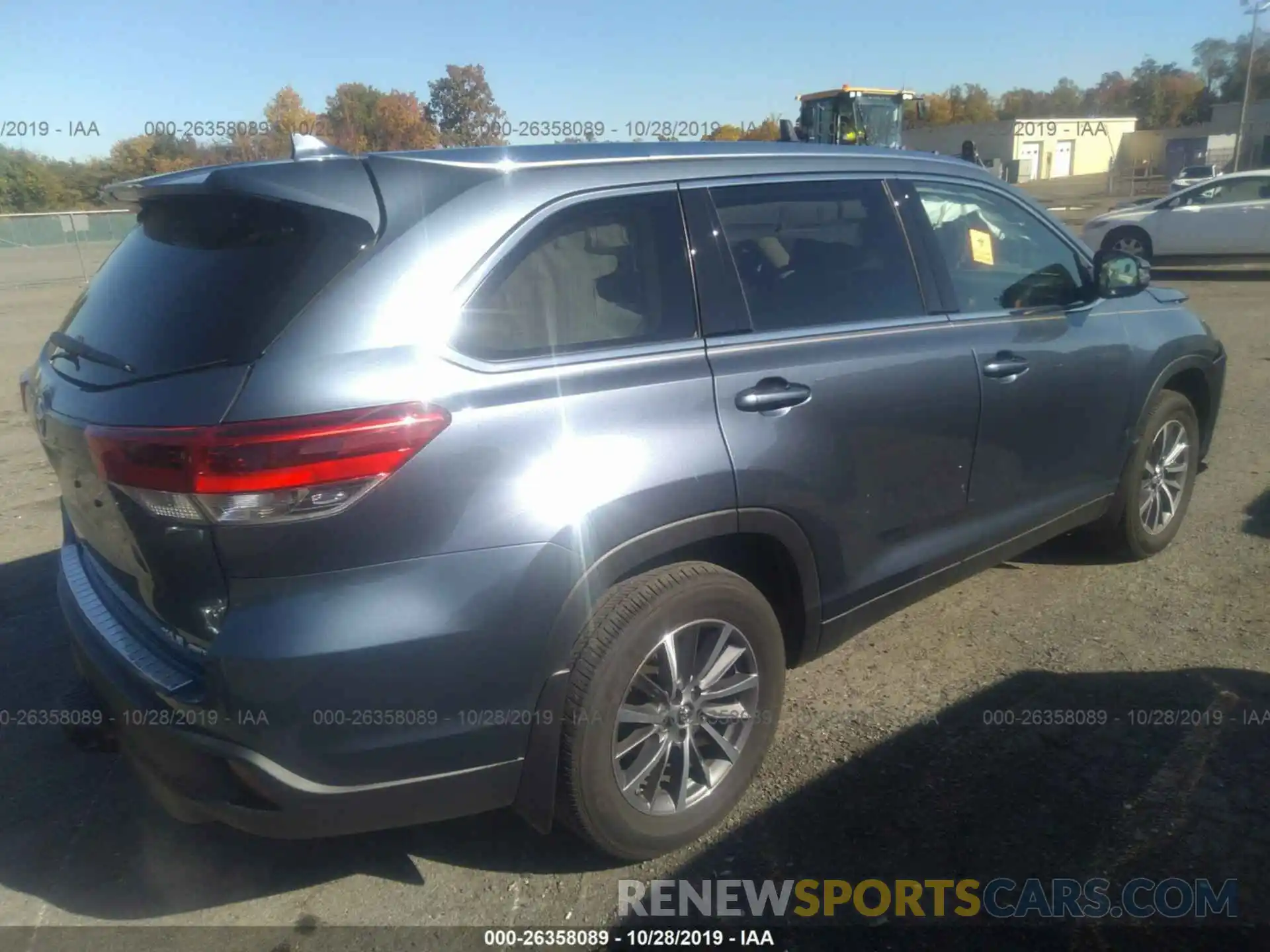 4 Photograph of a damaged car 5TDJZRFH1KS967969 TOYOTA HIGHLANDER 2019