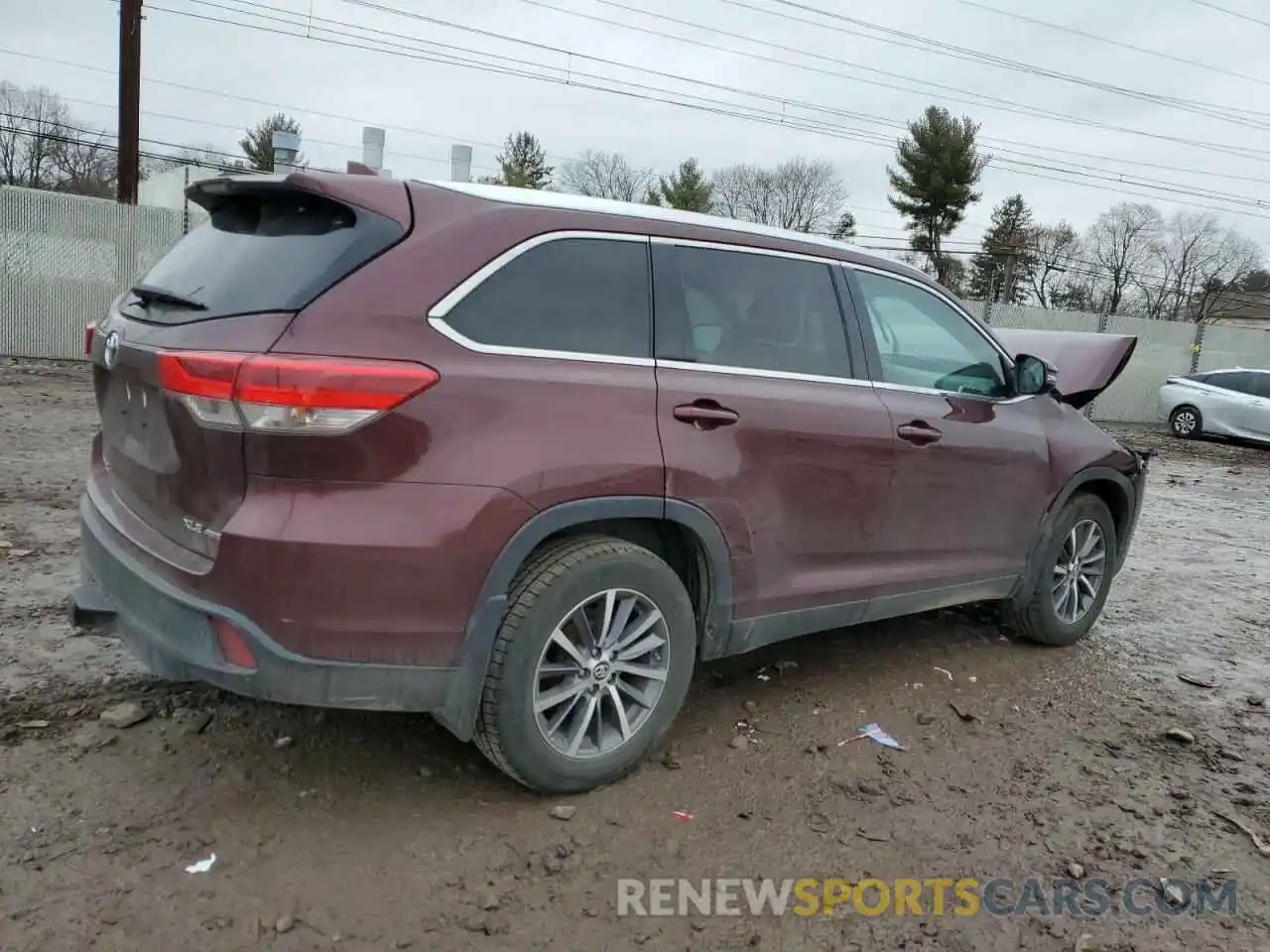 3 Photograph of a damaged car 5TDJZRFH1KS968796 TOYOTA HIGHLANDER 2019