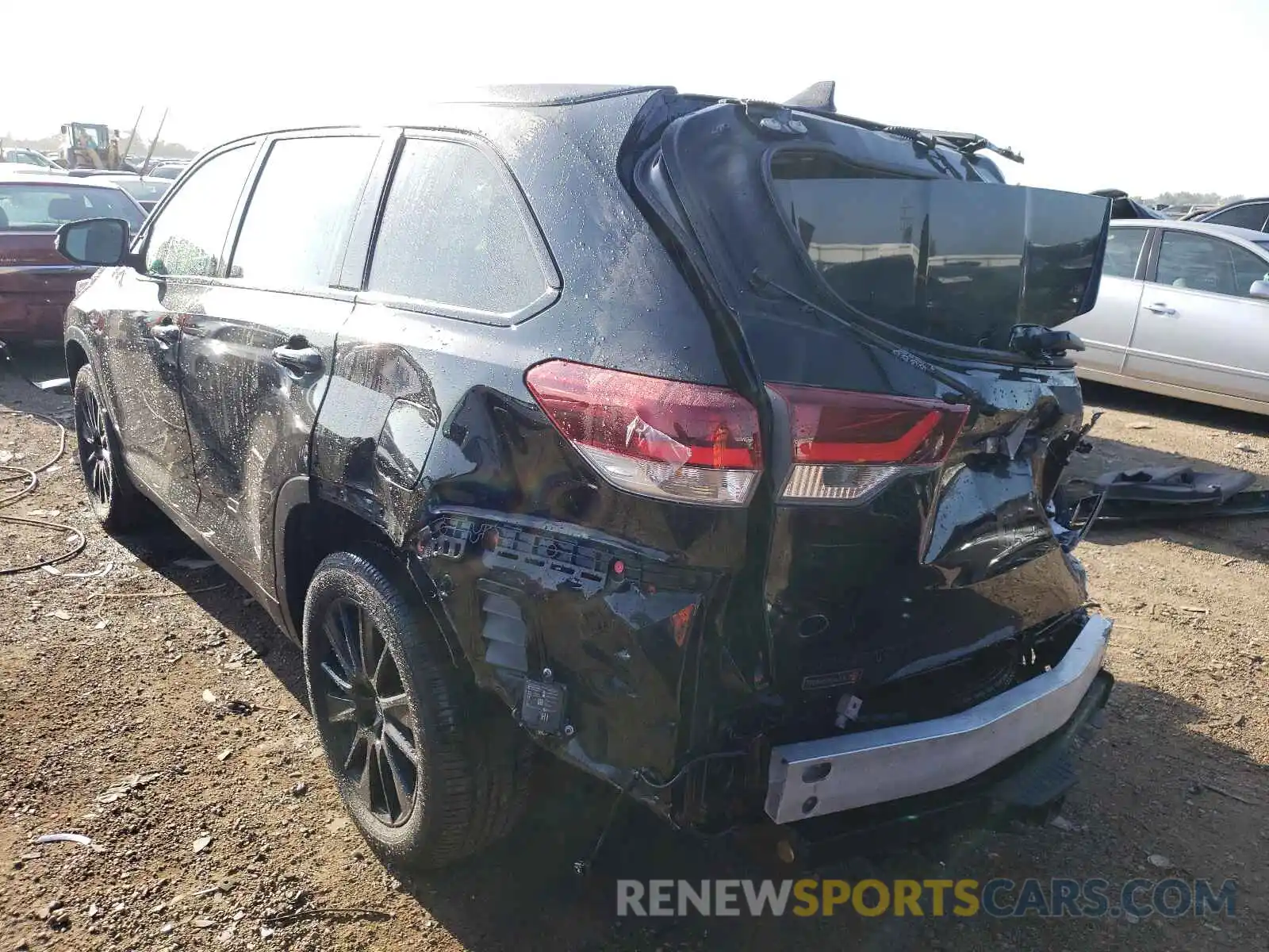 3 Photograph of a damaged car 5TDJZRFH1KS971908 TOYOTA HIGHLANDER 2019