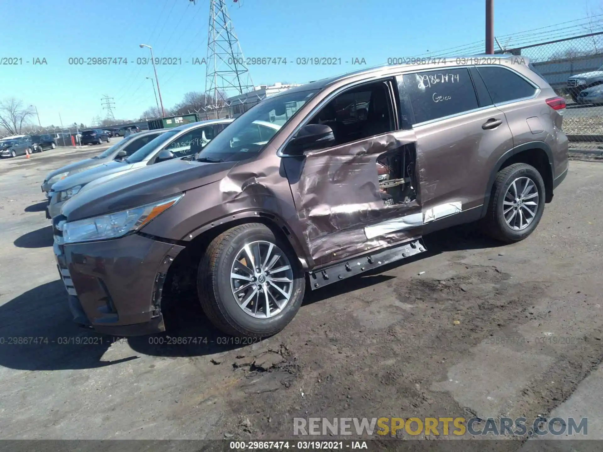 2 Photograph of a damaged car 5TDJZRFH1KS975666 TOYOTA HIGHLANDER 2019