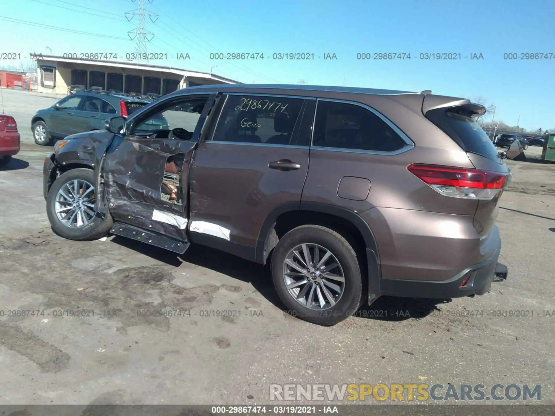 3 Photograph of a damaged car 5TDJZRFH1KS975666 TOYOTA HIGHLANDER 2019