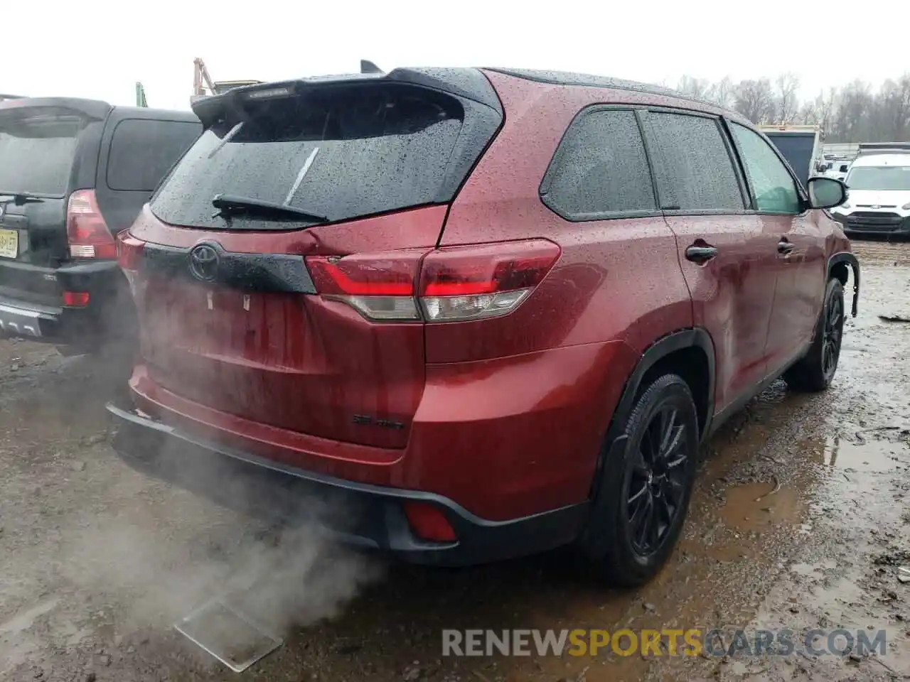 4 Photograph of a damaged car 5TDJZRFH1KS975974 TOYOTA HIGHLANDER 2019