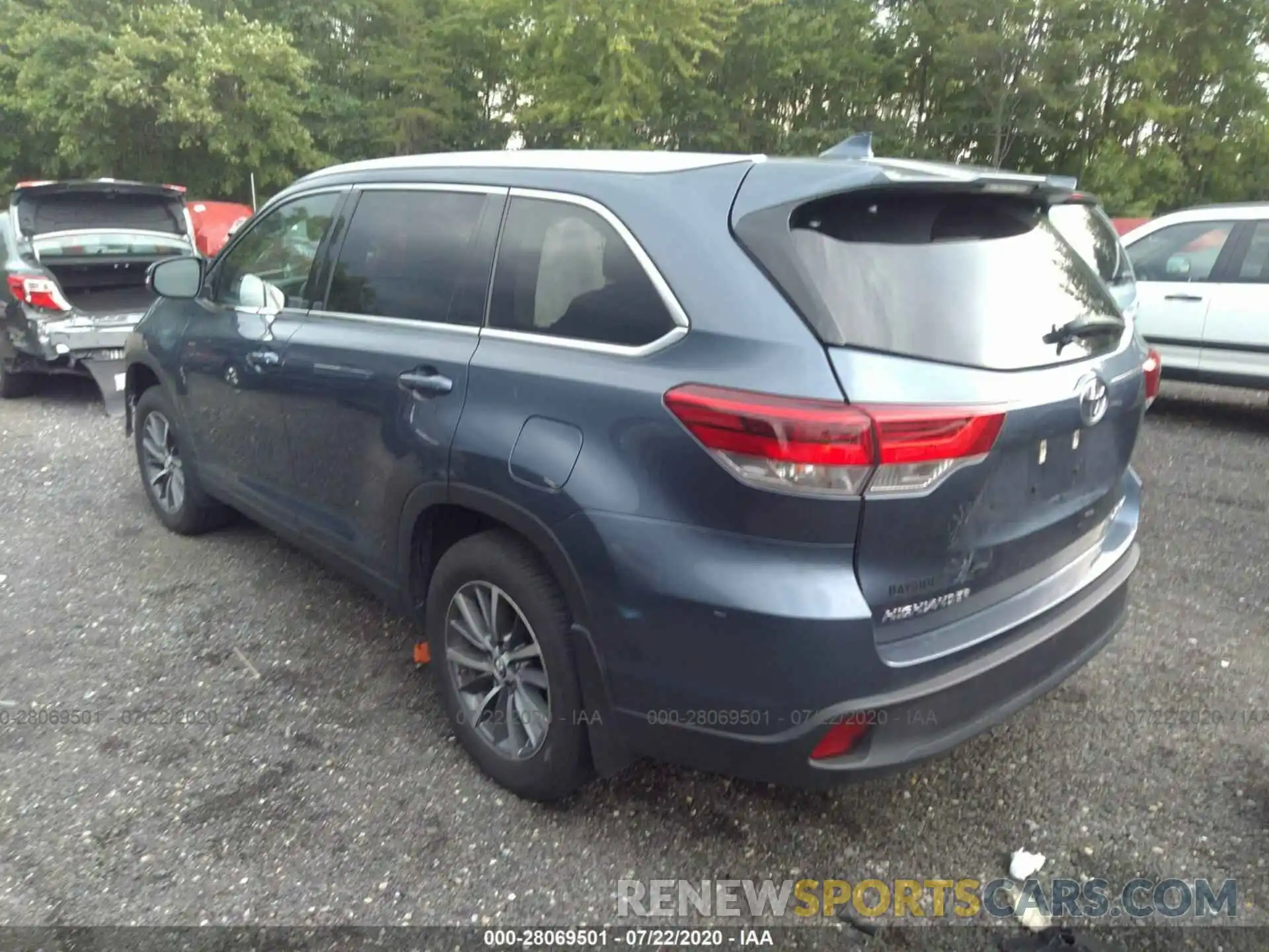 3 Photograph of a damaged car 5TDJZRFH1KS977384 TOYOTA HIGHLANDER 2019