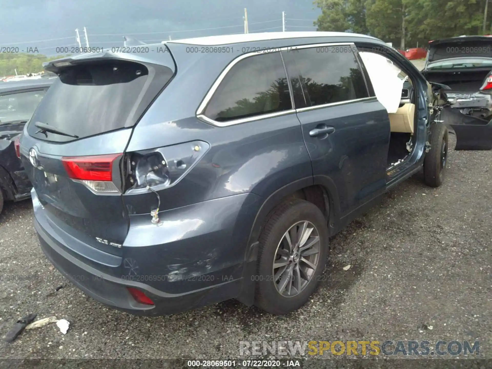 4 Photograph of a damaged car 5TDJZRFH1KS977384 TOYOTA HIGHLANDER 2019