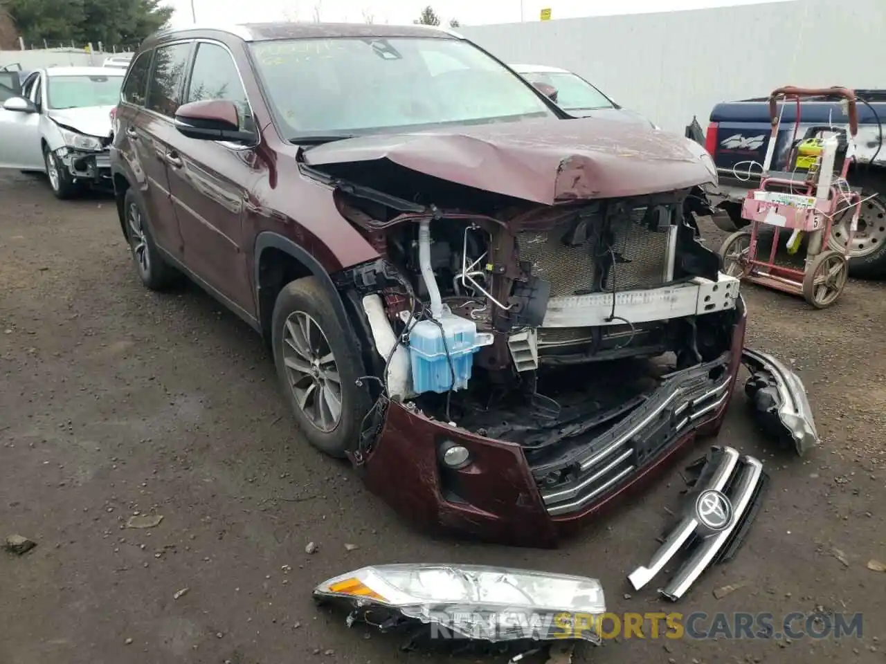 1 Photograph of a damaged car 5TDJZRFH1KS981581 TOYOTA HIGHLANDER 2019