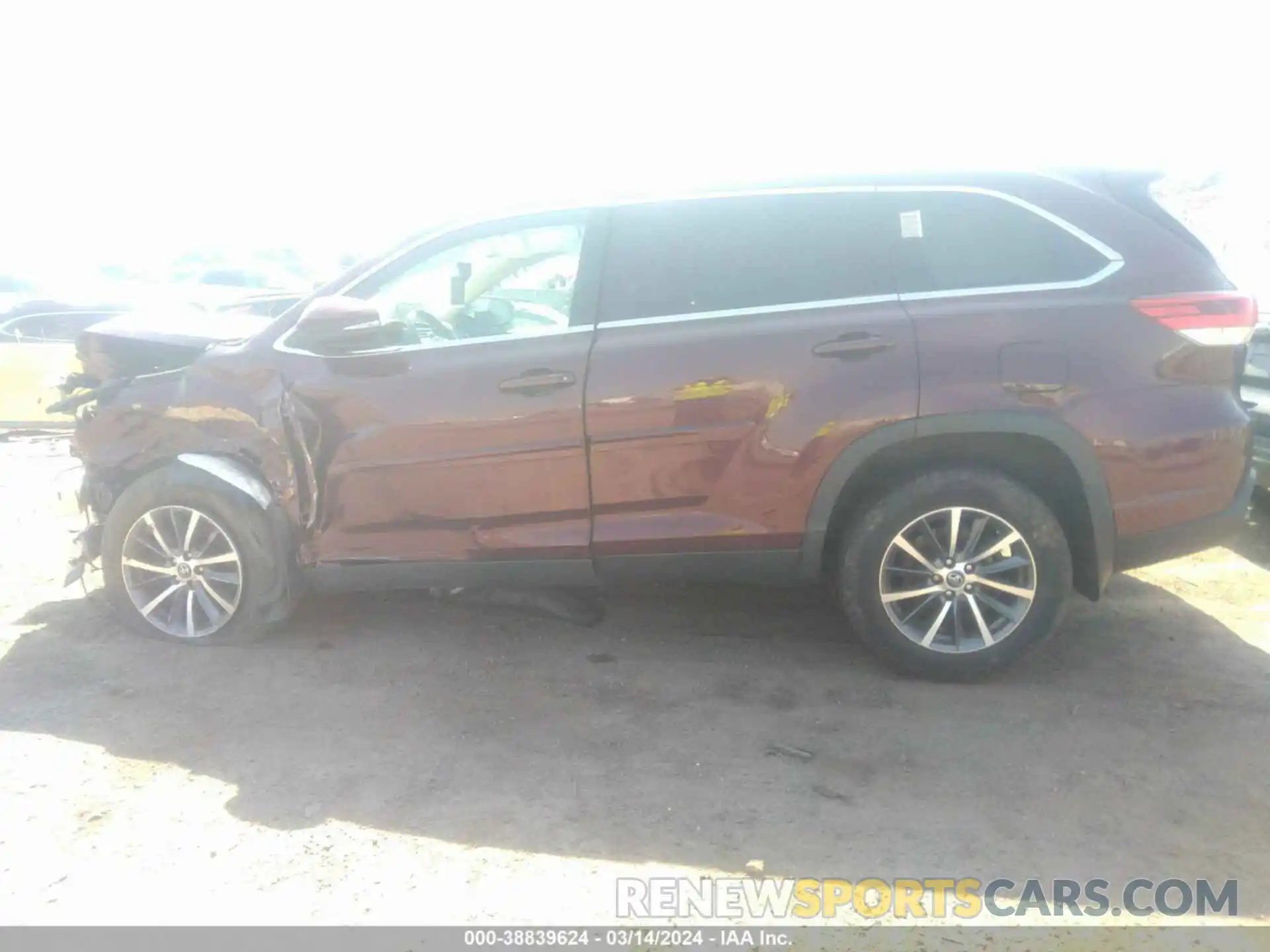 15 Photograph of a damaged car 5TDJZRFH1KS982536 TOYOTA HIGHLANDER 2019