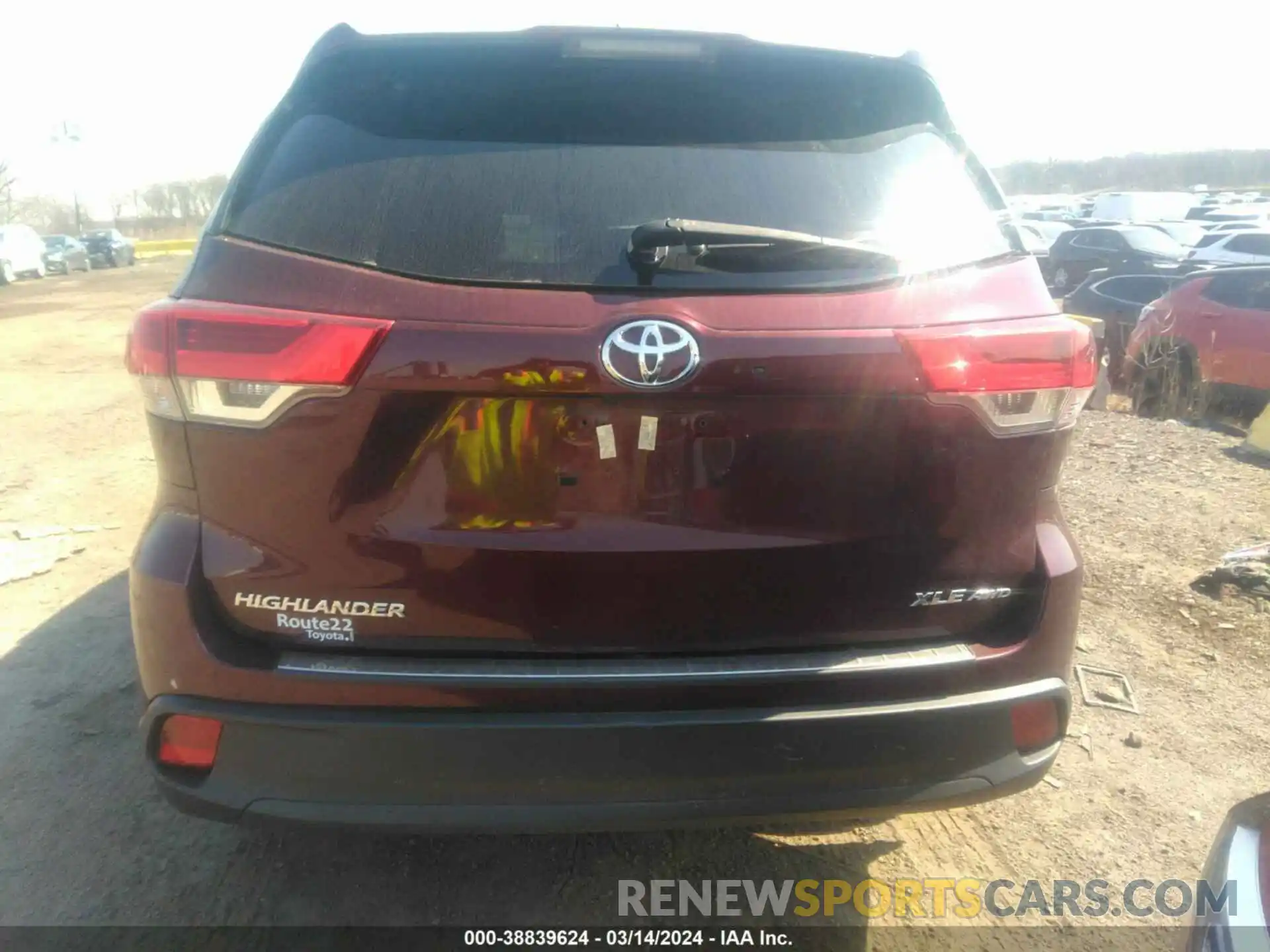 17 Photograph of a damaged car 5TDJZRFH1KS982536 TOYOTA HIGHLANDER 2019