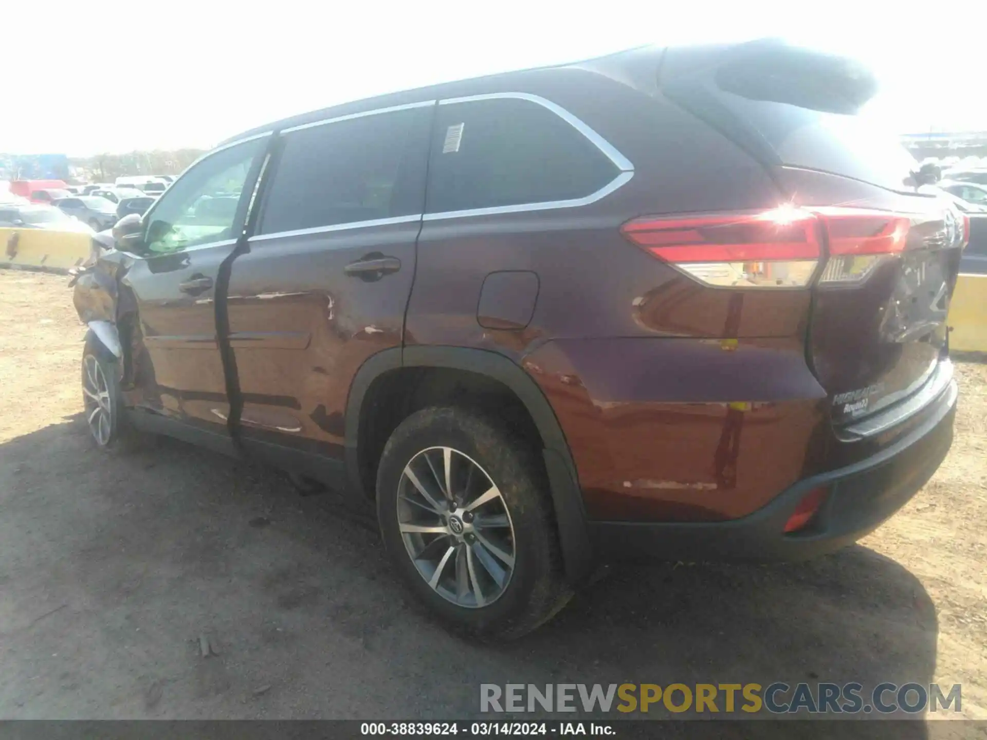 3 Photograph of a damaged car 5TDJZRFH1KS982536 TOYOTA HIGHLANDER 2019