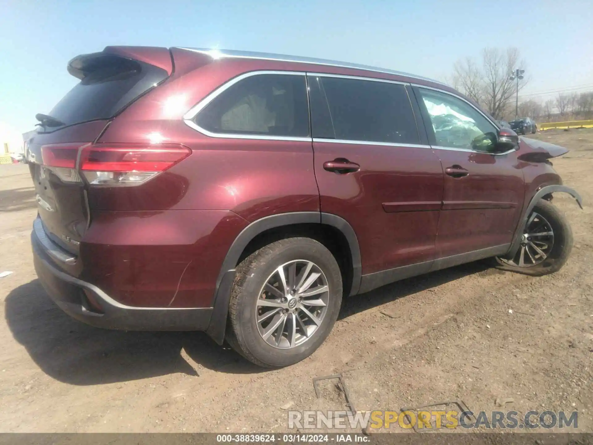 4 Photograph of a damaged car 5TDJZRFH1KS982536 TOYOTA HIGHLANDER 2019