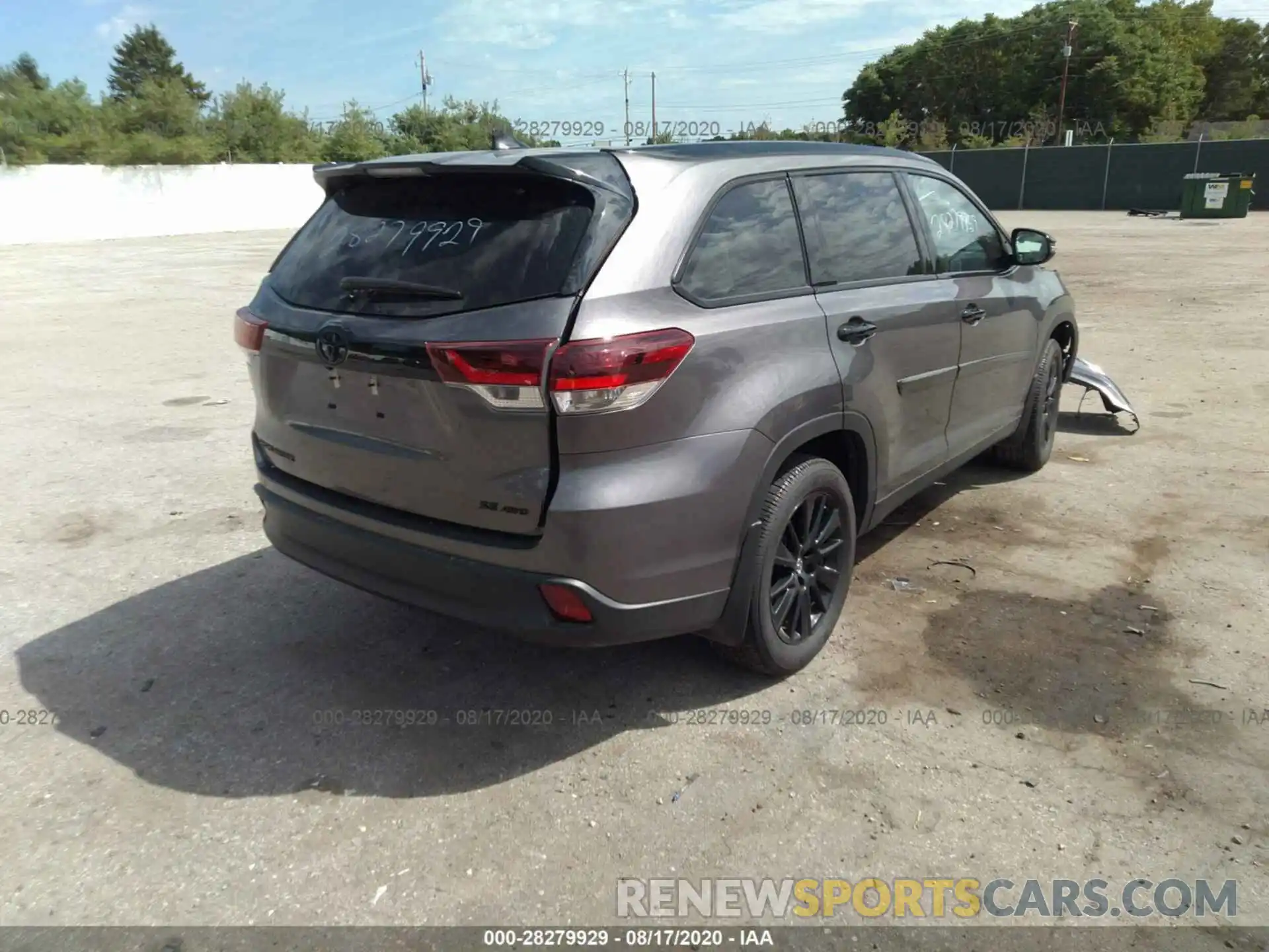 4 Photograph of a damaged car 5TDJZRFH1KS983380 TOYOTA HIGHLANDER 2019