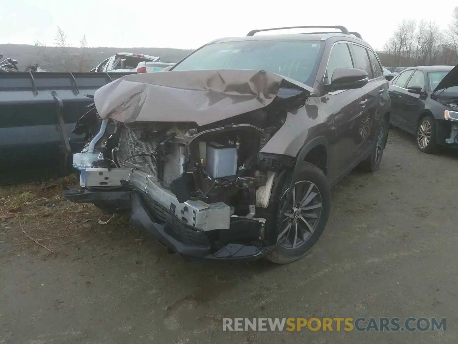 2 Photograph of a damaged car 5TDJZRFH1KS984948 TOYOTA HIGHLANDER 2019