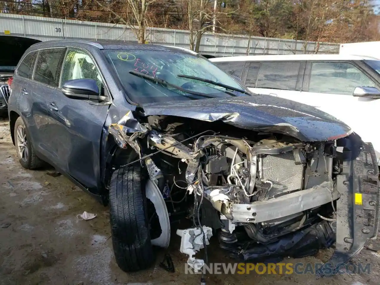 1 Photograph of a damaged car 5TDJZRFH1KS986702 TOYOTA HIGHLANDER 2019