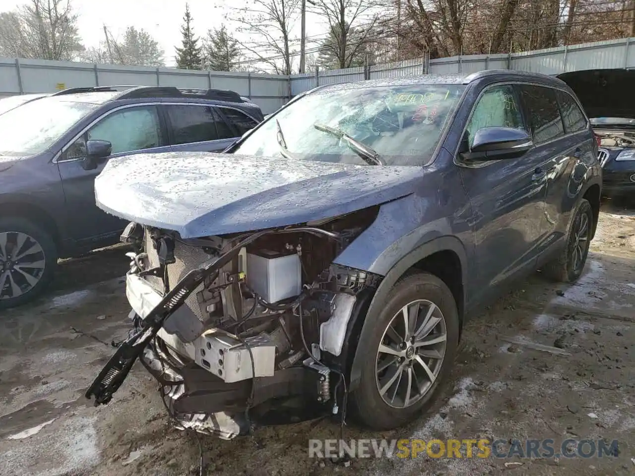 2 Photograph of a damaged car 5TDJZRFH1KS986702 TOYOTA HIGHLANDER 2019