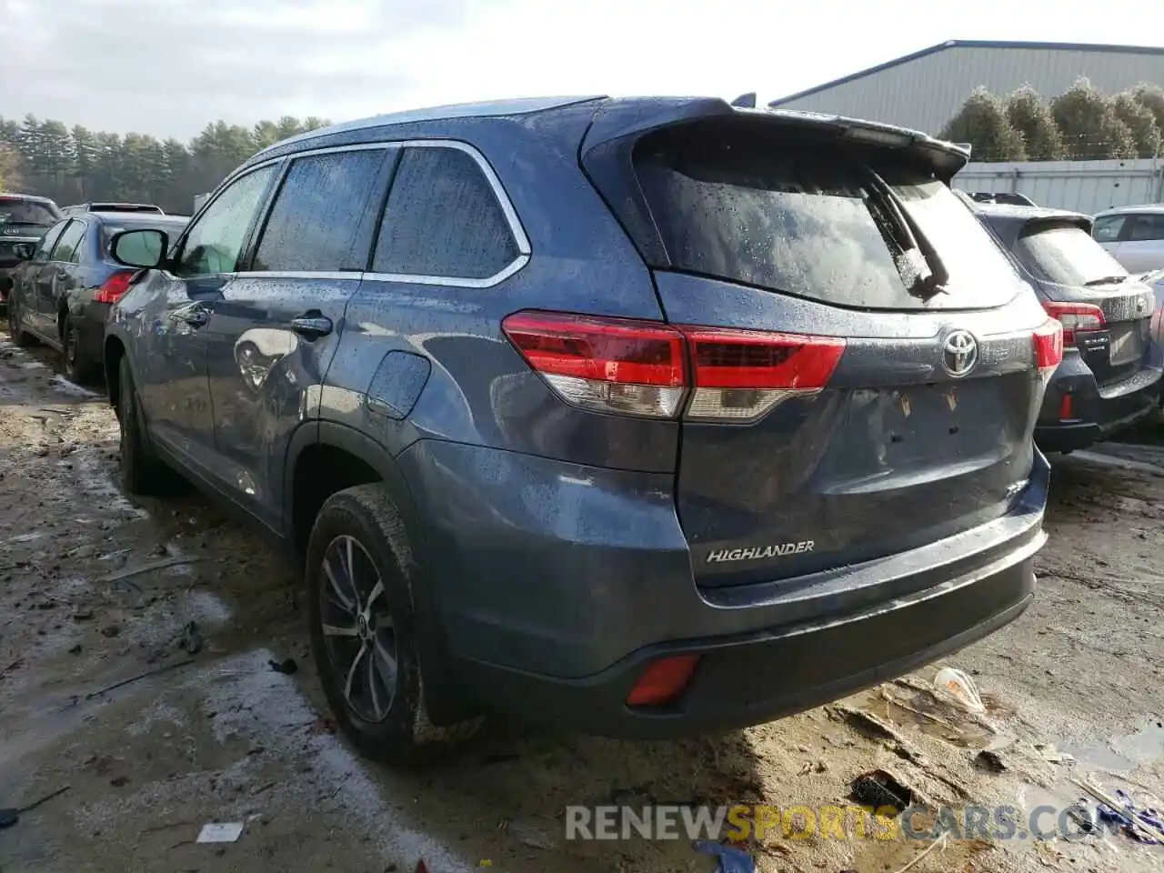 3 Photograph of a damaged car 5TDJZRFH1KS986702 TOYOTA HIGHLANDER 2019