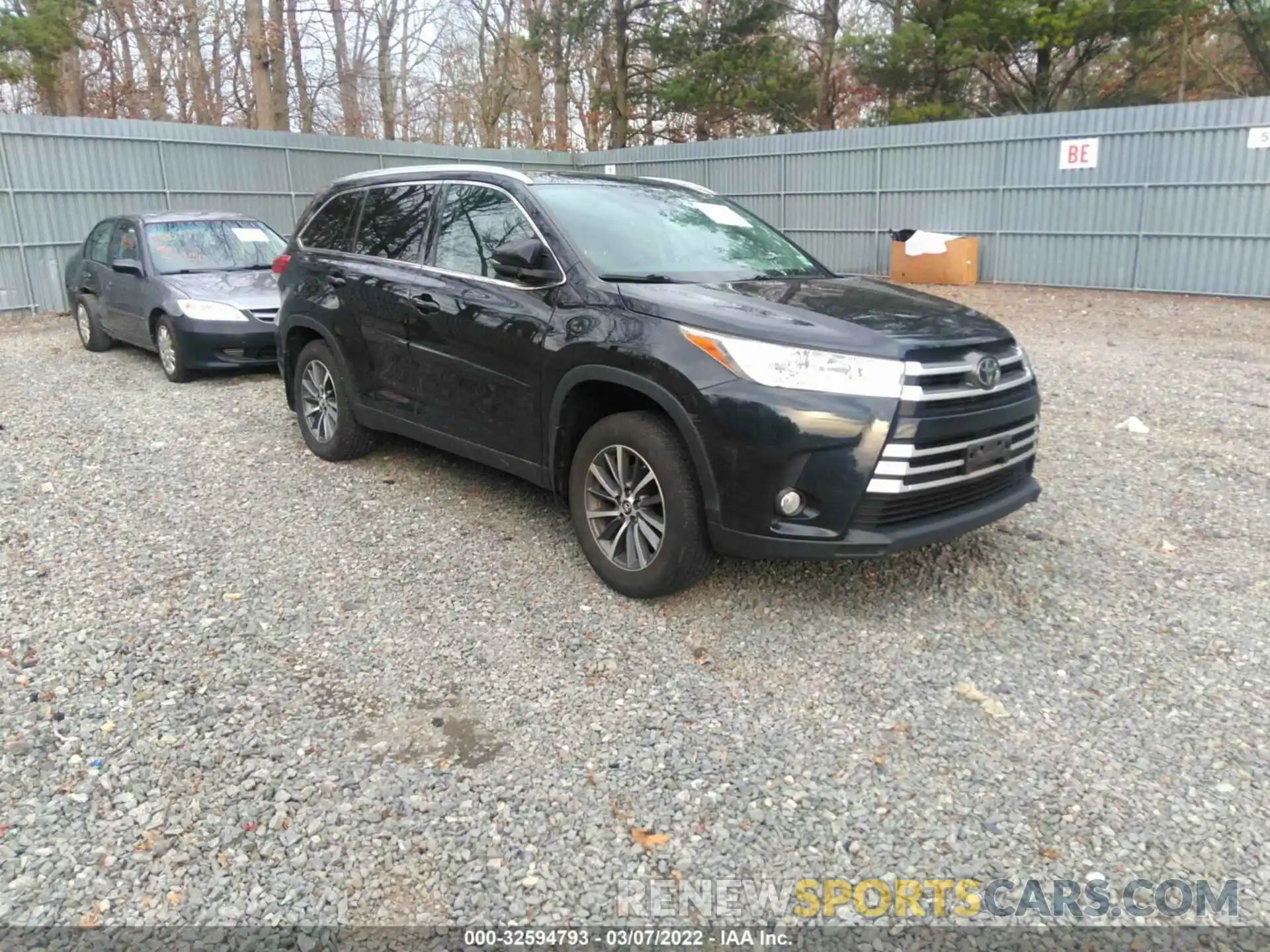 1 Photograph of a damaged car 5TDJZRFH1KS987543 TOYOTA HIGHLANDER 2019