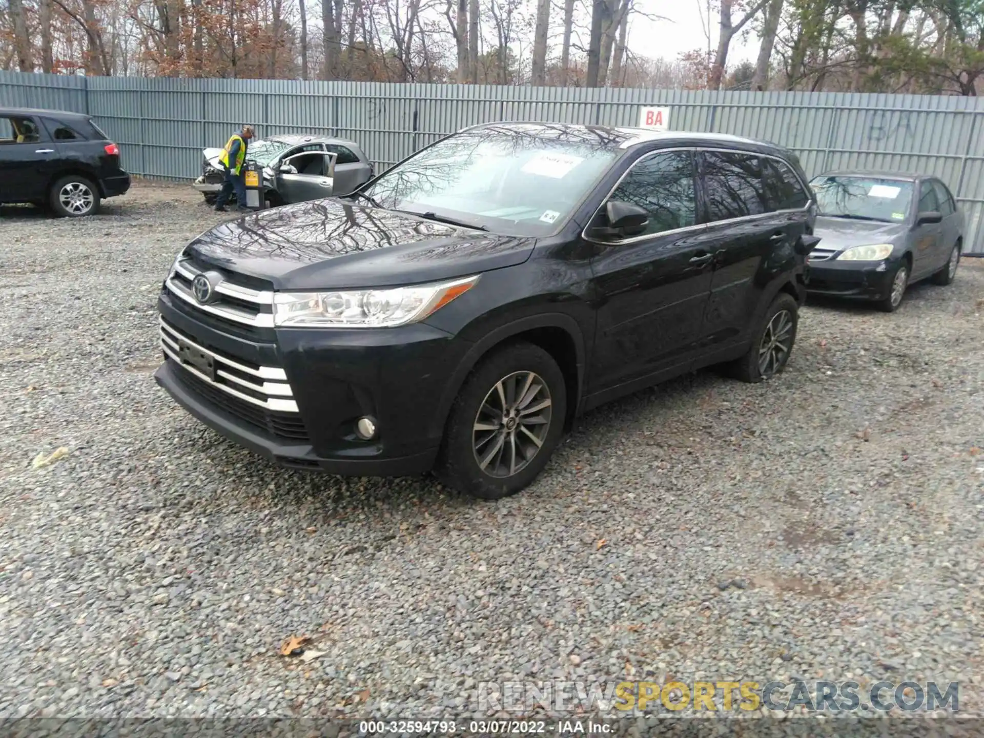 2 Photograph of a damaged car 5TDJZRFH1KS987543 TOYOTA HIGHLANDER 2019