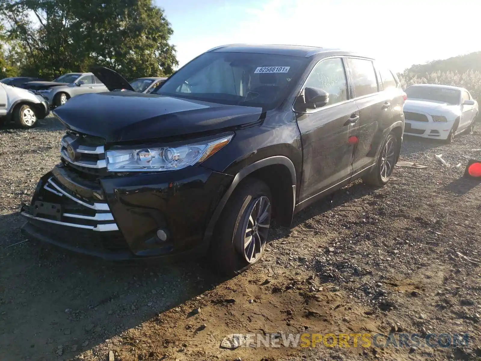 2 Photograph of a damaged car 5TDJZRFH1KS992967 TOYOTA HIGHLANDER 2019