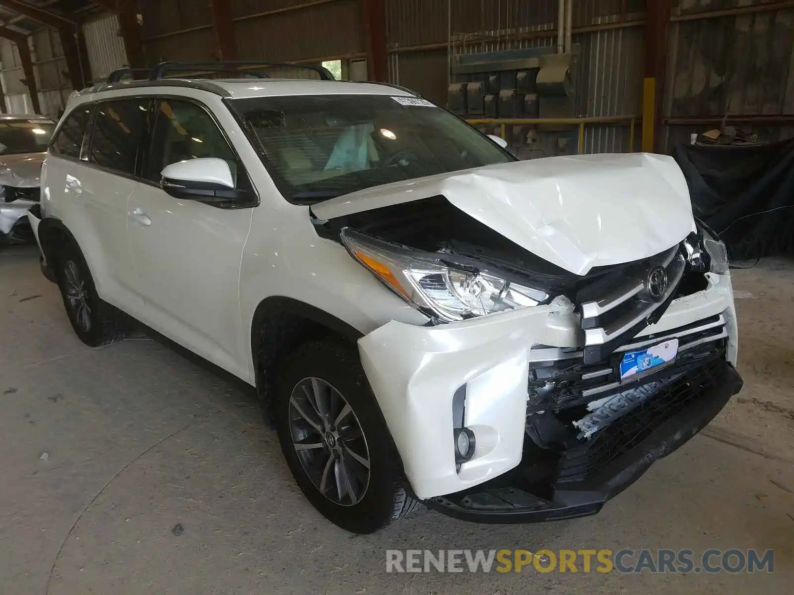 1 Photograph of a damaged car 5TDJZRFH1KS993617 TOYOTA HIGHLANDER 2019