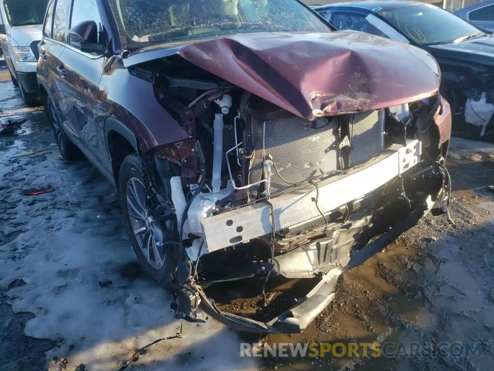 9 Photograph of a damaged car 5TDJZRFH1KS994590 TOYOTA HIGHLANDER 2019