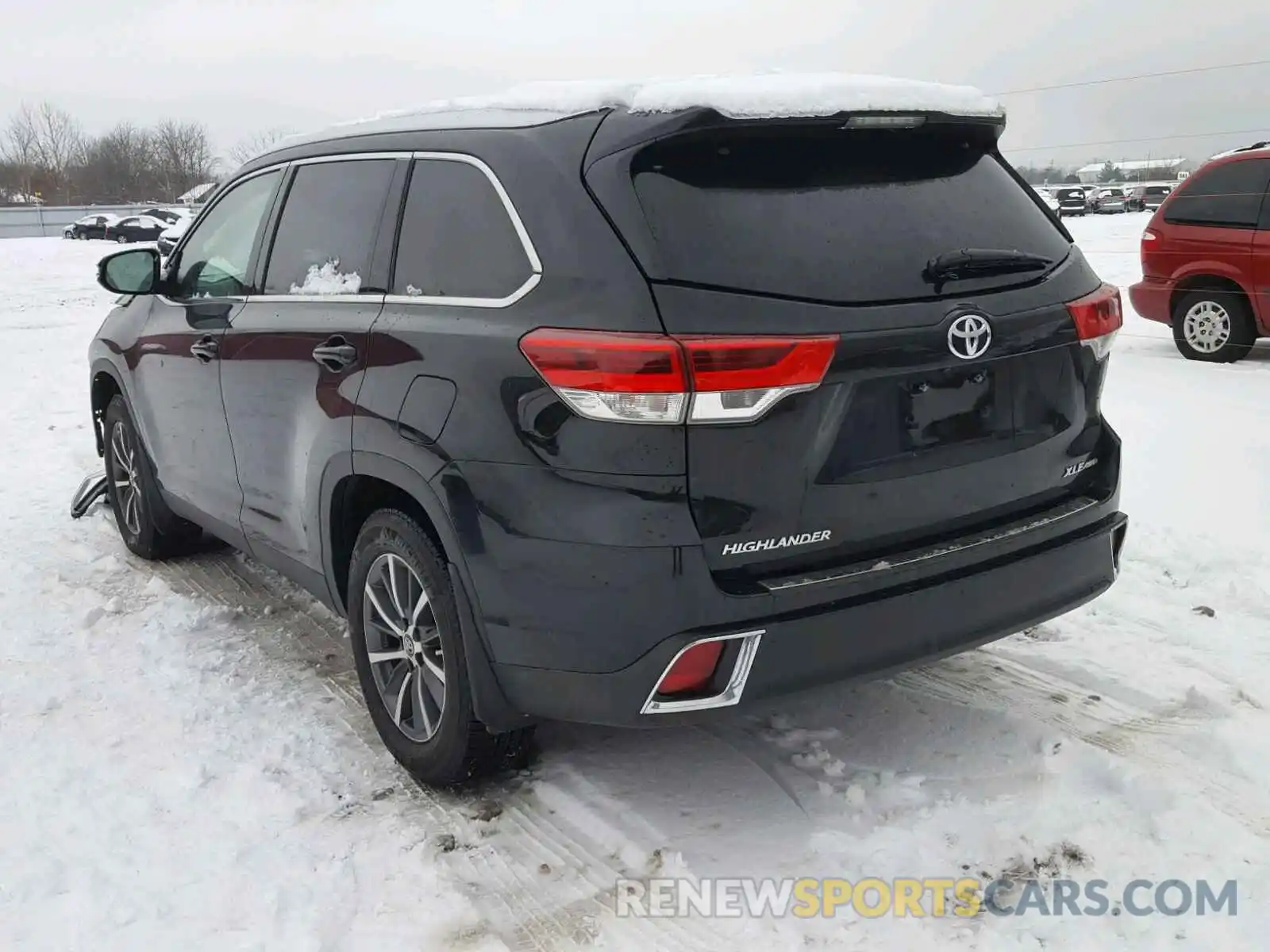 3 Photograph of a damaged car 5TDJZRFH2KS562686 TOYOTA HIGHLANDER 2019